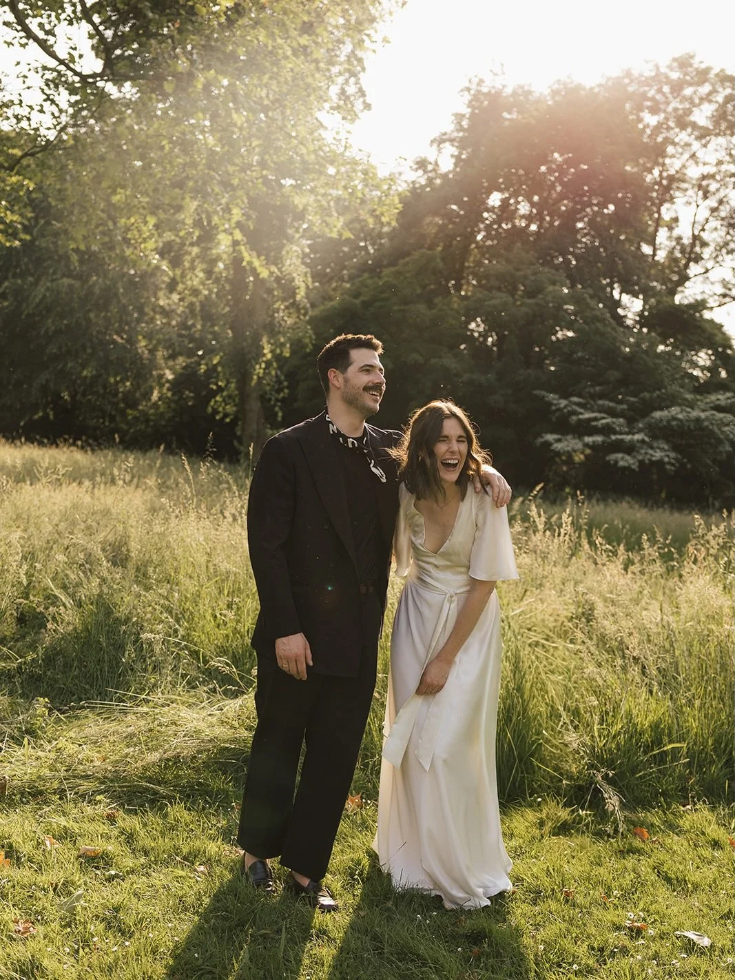 Wedding Drop, die Zweite ✨

Ein paar von euch haben gefragt, ob wir unsere Hochzeit eigentlich auch noch &bdquo;richtig&ldquo; gefeiert haben.

Und obwohl sich unsere Feier im Garten kein bisschen weniger richtig angef&uuml;hlt hat, war dieser Tag, a