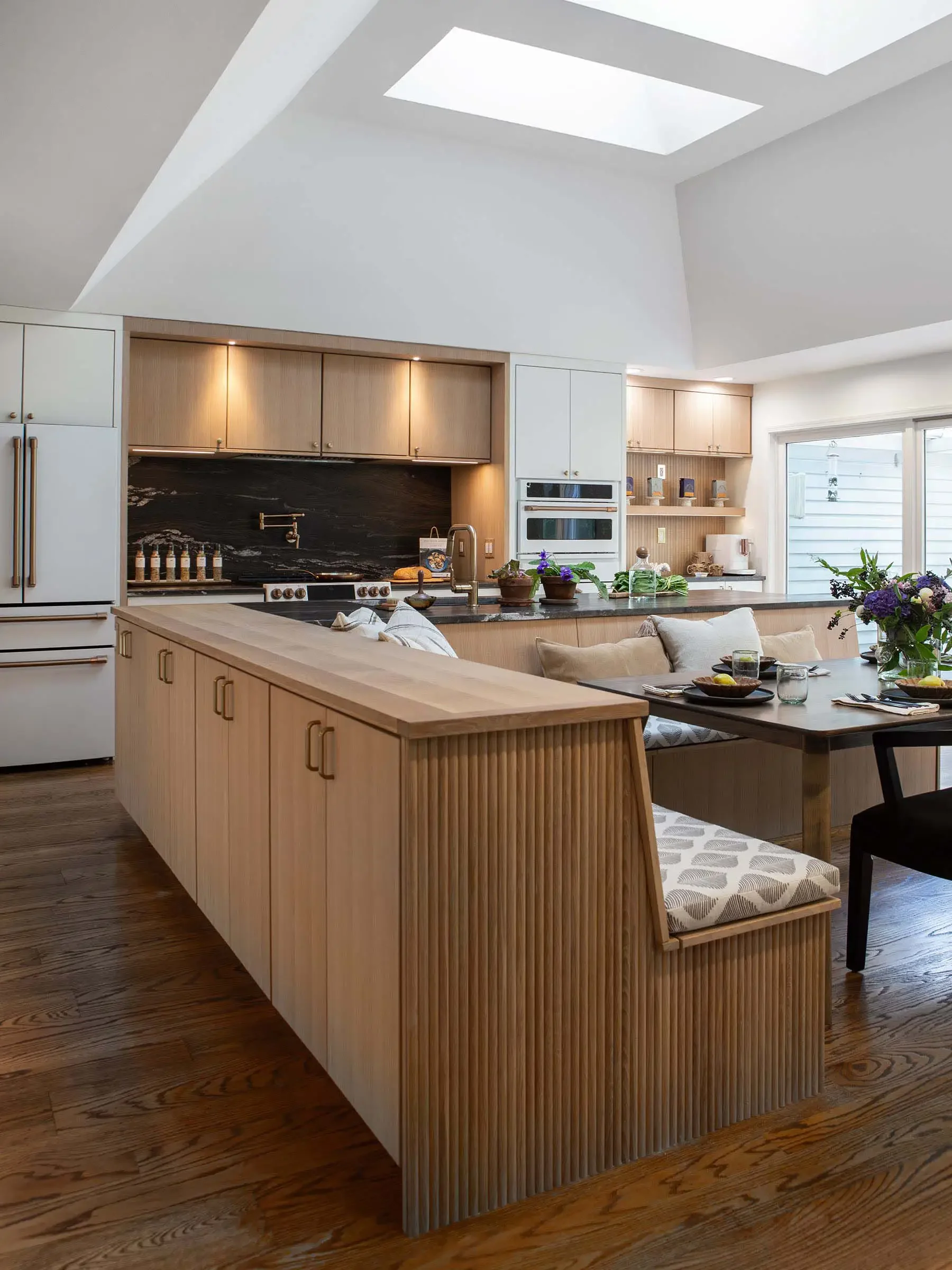 Hometown-Design-Build_Our-Work_Modern-White-Oak-Kitchen-4.webp