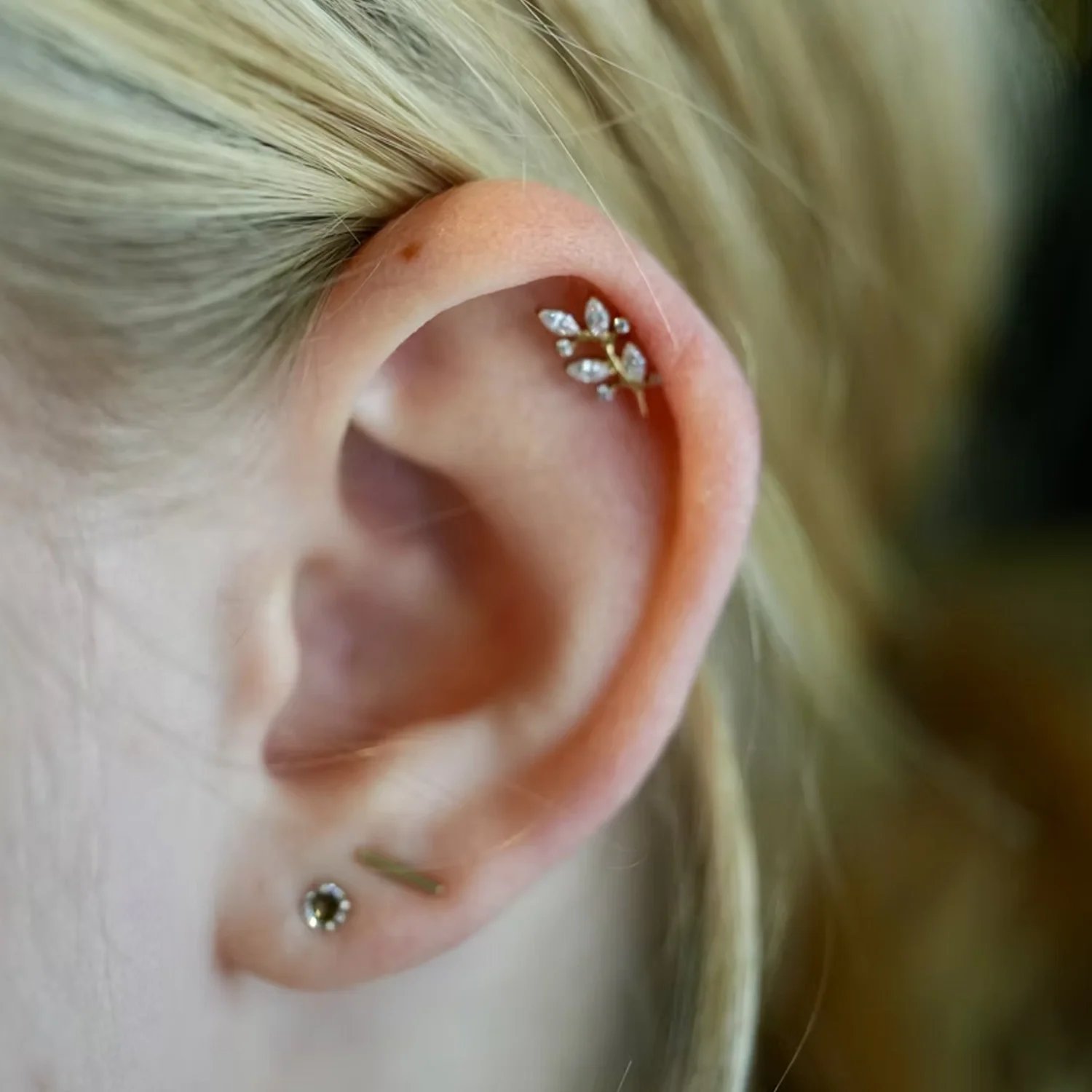 Piercing, piercing shop, helix piercing