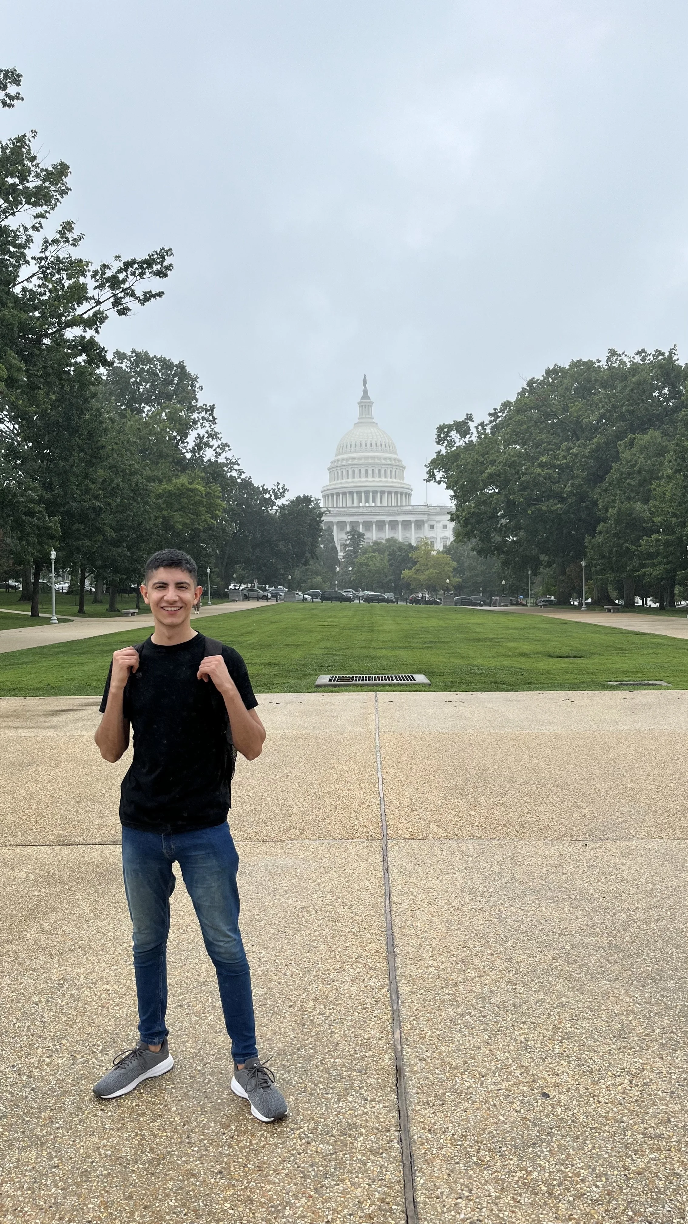A man standing with the Capitol building behind him.
