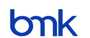BNK Logo in blauer Schrift auf weißem Hintergrund.