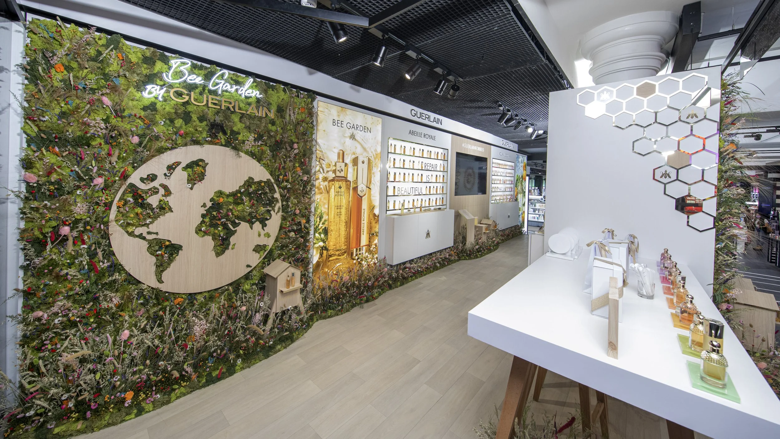 DRIED, PRESERVED FLORAL INSTALLATIONS.jpg