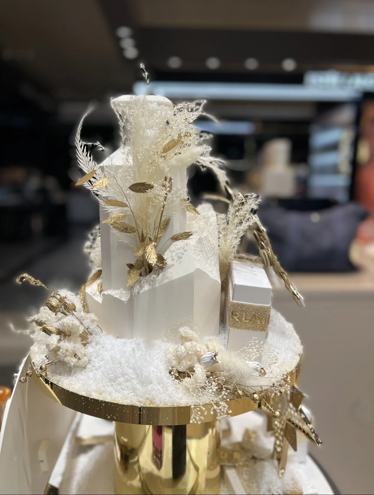 LUXURY RETAIL DECO.jpg