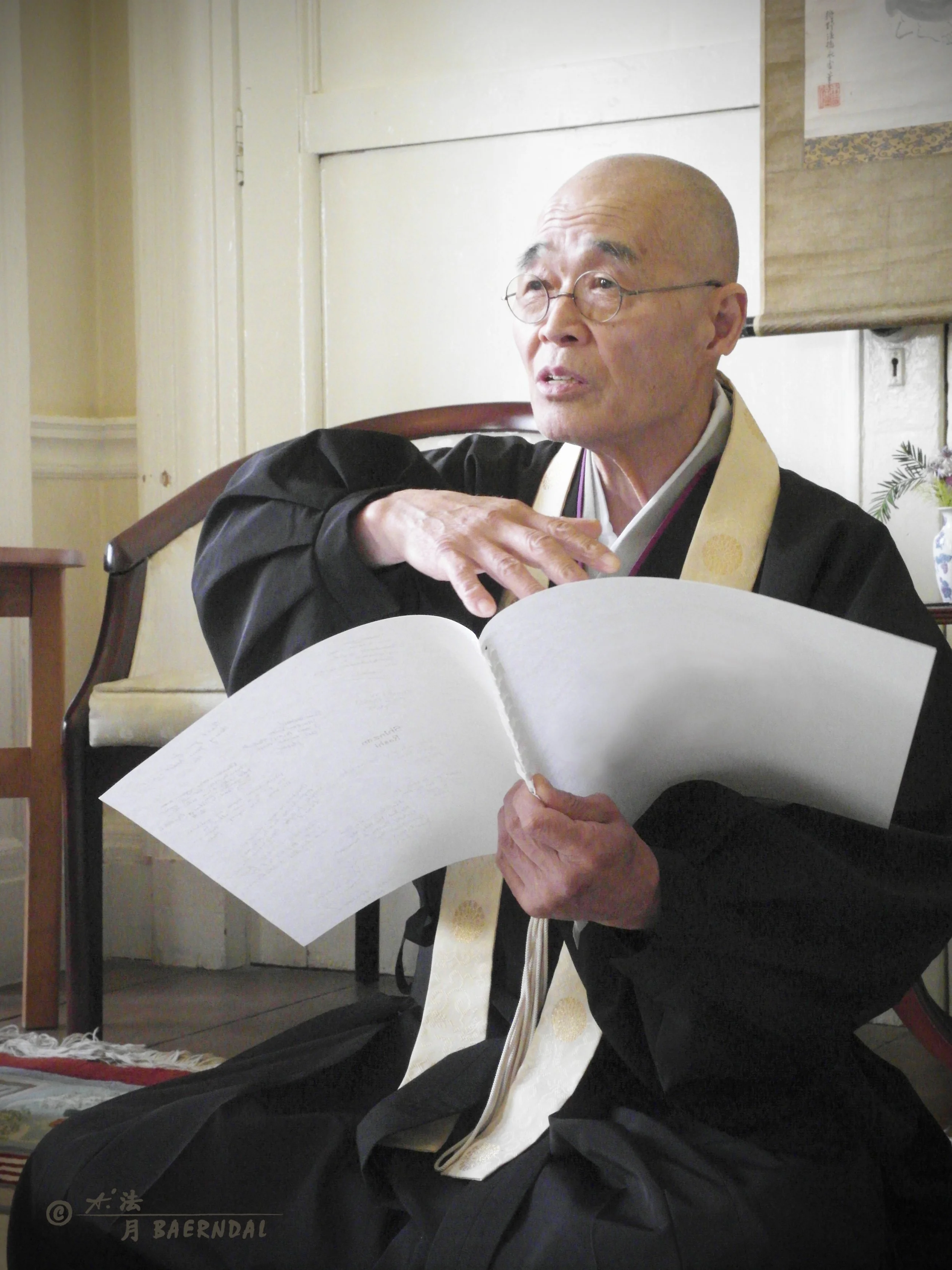Shinzan teaching on a sesshin 2013