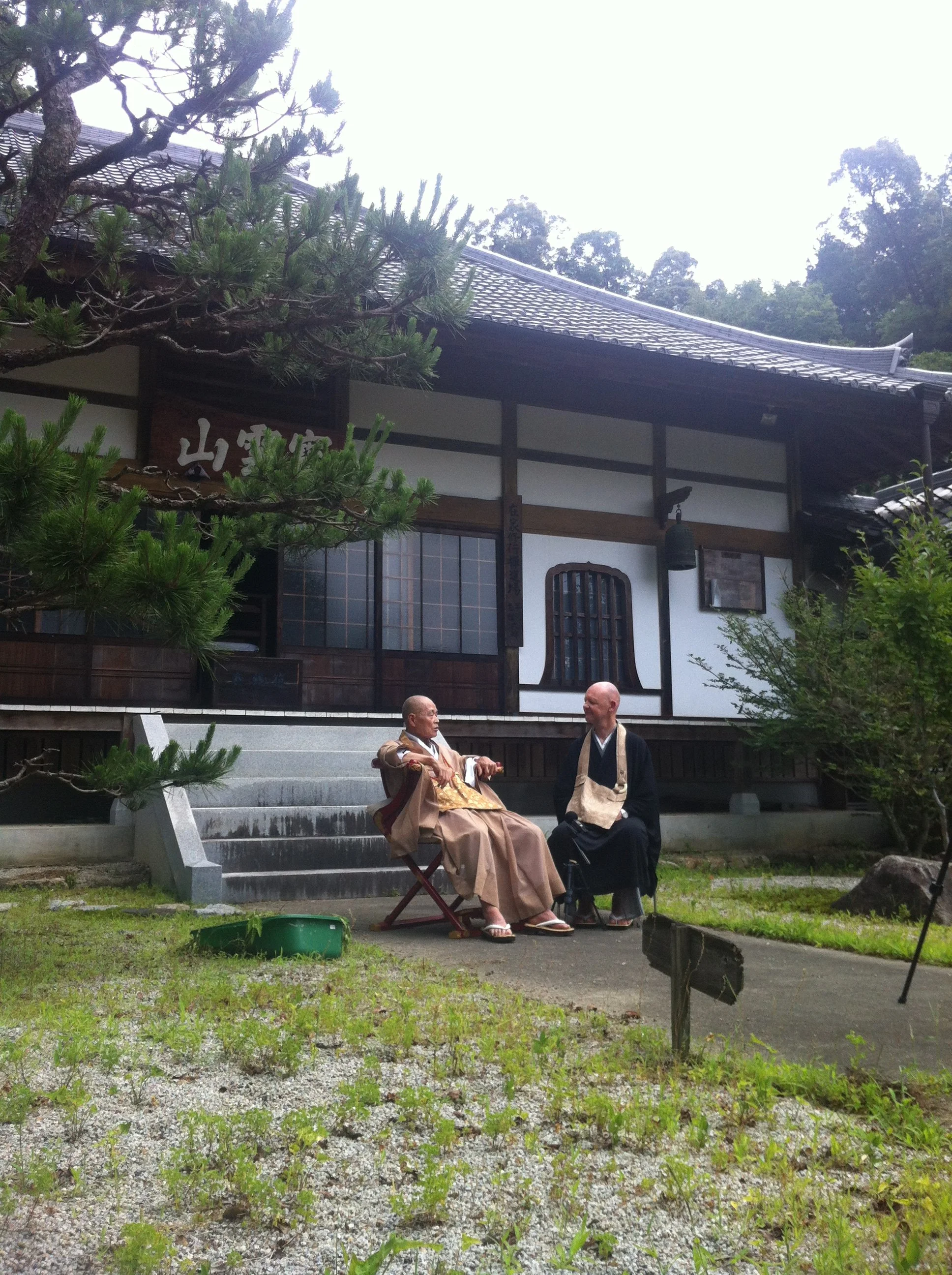 Shinzan and Daizan chatting outside the temple