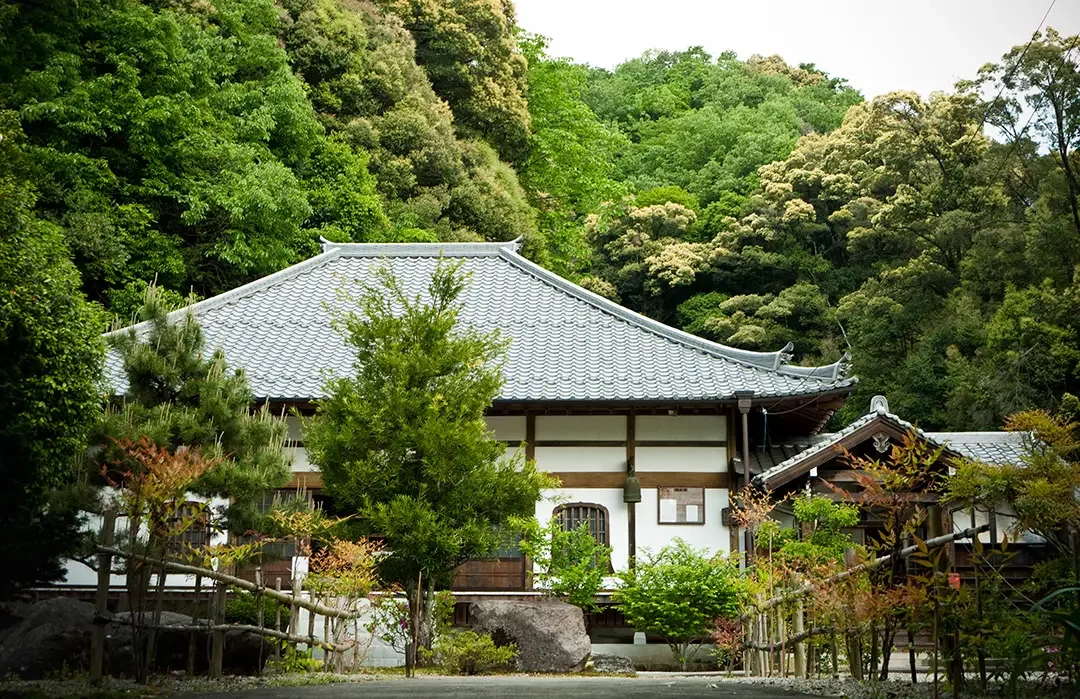 temple-building-Japan.webp