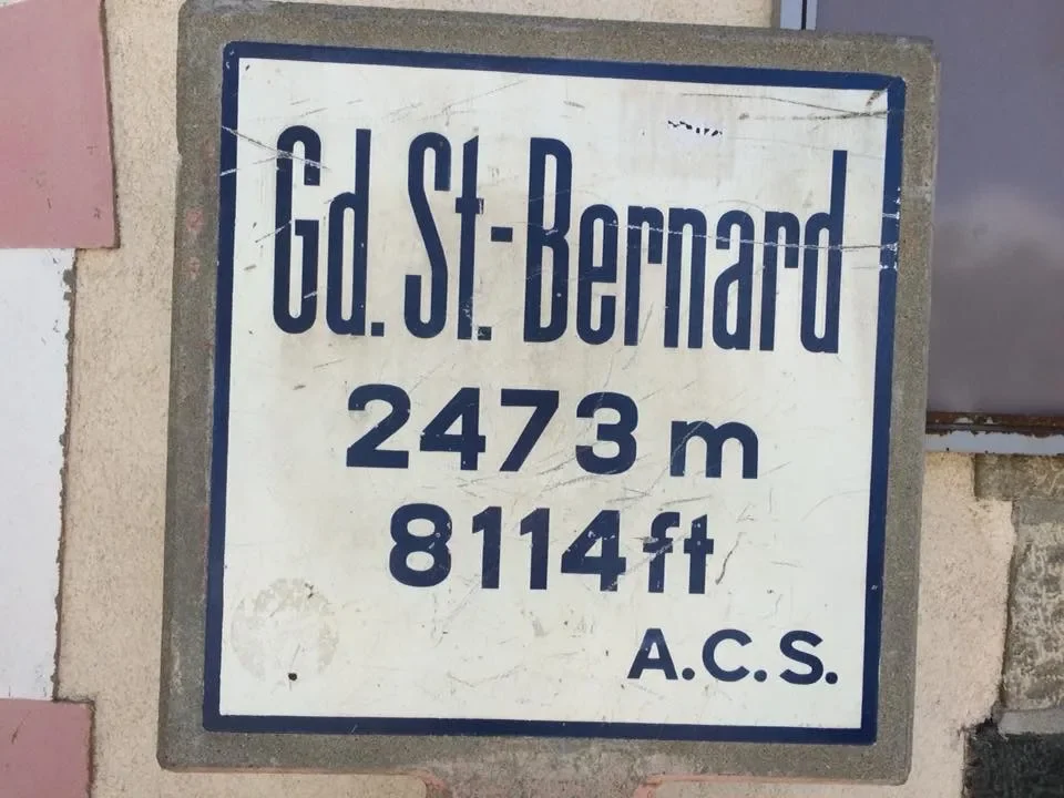 Street sign for Gd. St. Bernard indicating a distance of 2,473 meters or 8,114 feet.