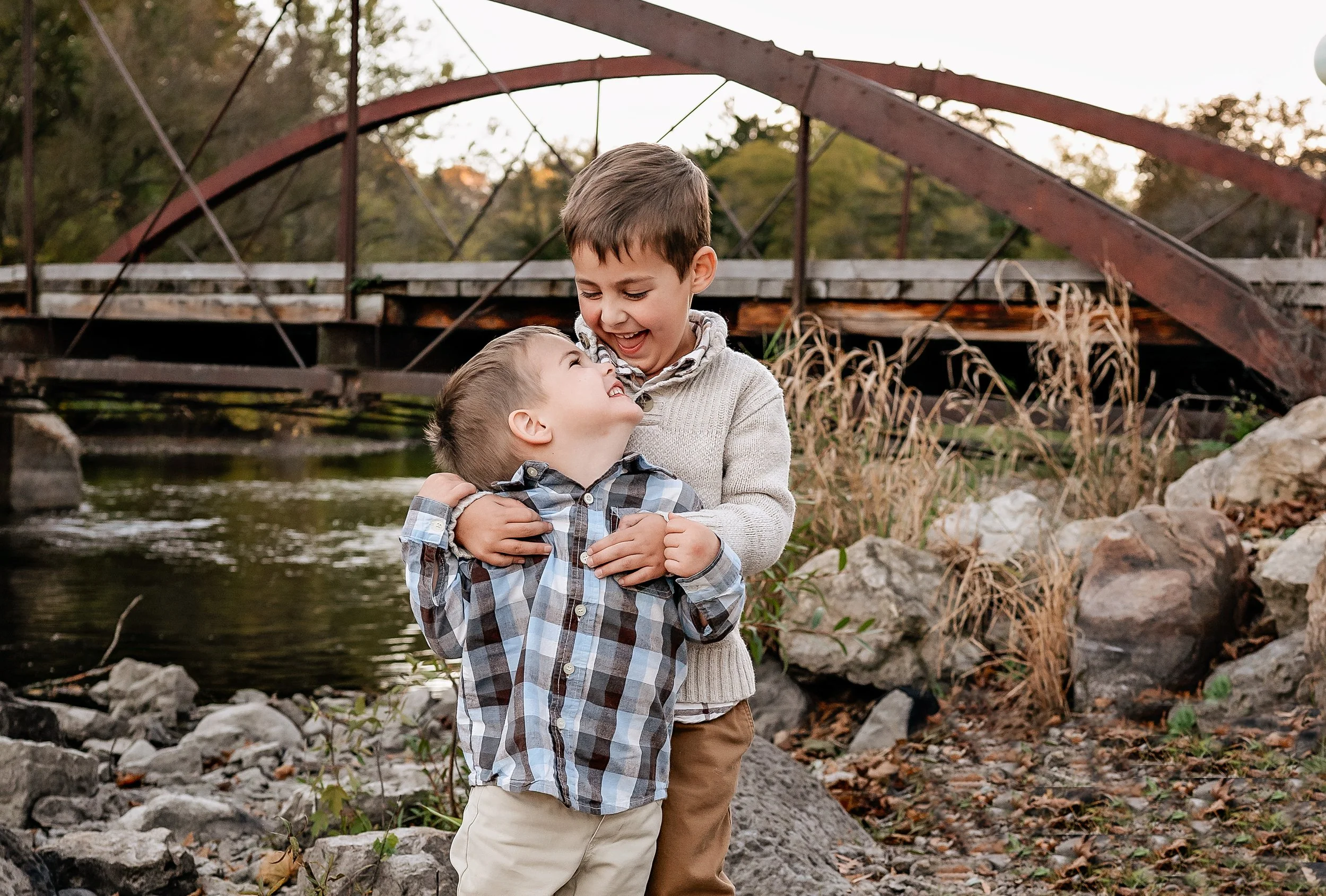 Outdoor lifestyle family photography session in Watertown, Wisconsin with parents and young children at sunset.jpg