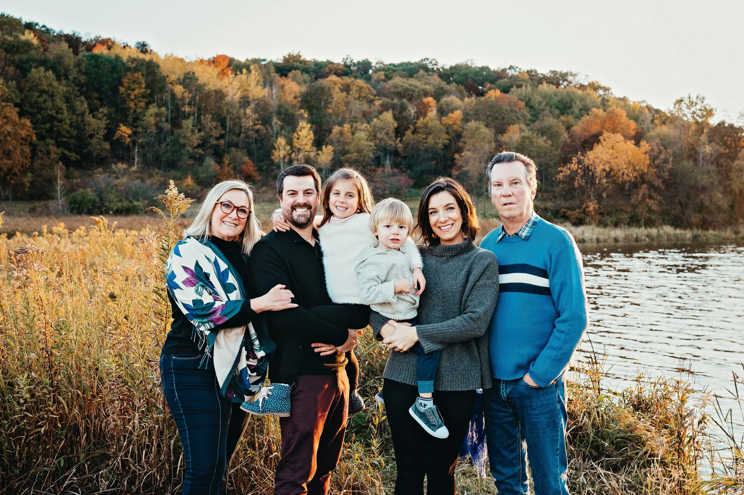 jefferson county wisconsin family outdoor photo shoot.jpg