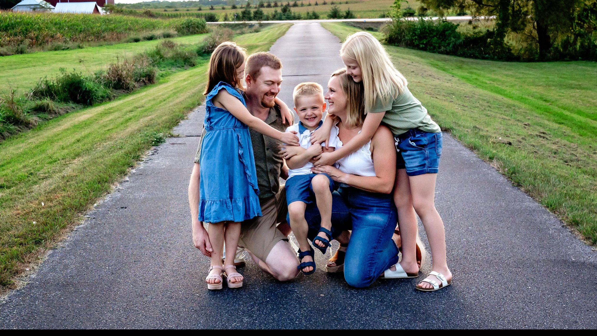 Family photographer waterloo wi madison wi family photography.jpg