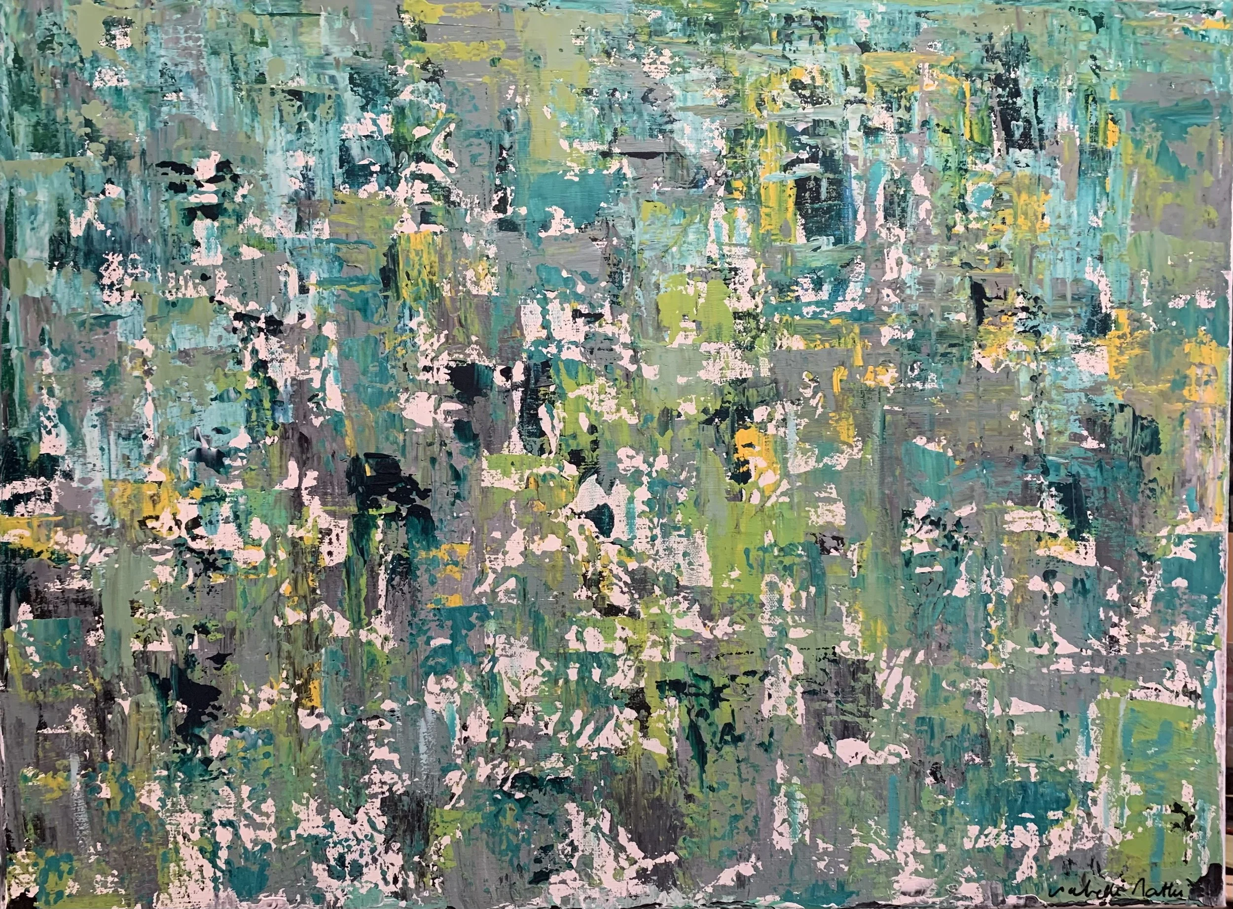 Oeuvre abstraite structurée par des superpositions de verts, turquoises et jaunes, matière picturale fragmentée et vibrante évoquant une trame organique ou urbaine, peinture acrylique sur toile, format 80 x 60 cm, oeuvre originale d'Isabelle Mattei