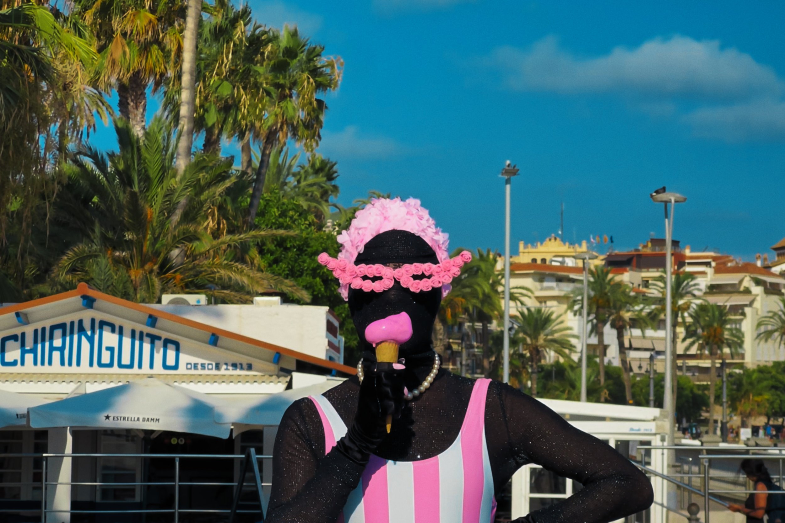 Salma à la plage_04_HD_SD.jpg