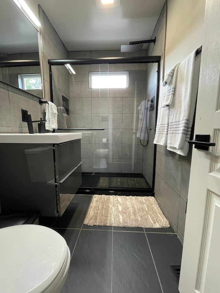 Downtown Pied-a-Terre Bathroom2.jpg