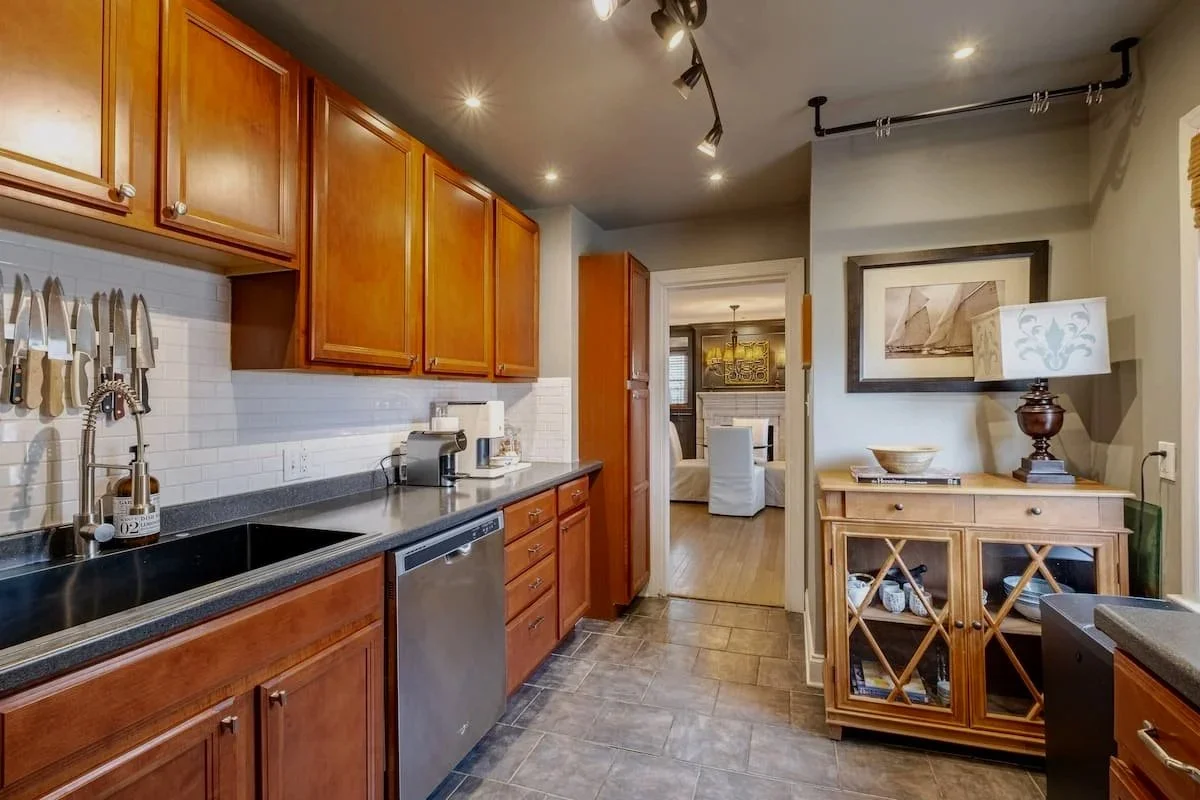 Downtown Pied-a-Terre Kitchen1.jpg