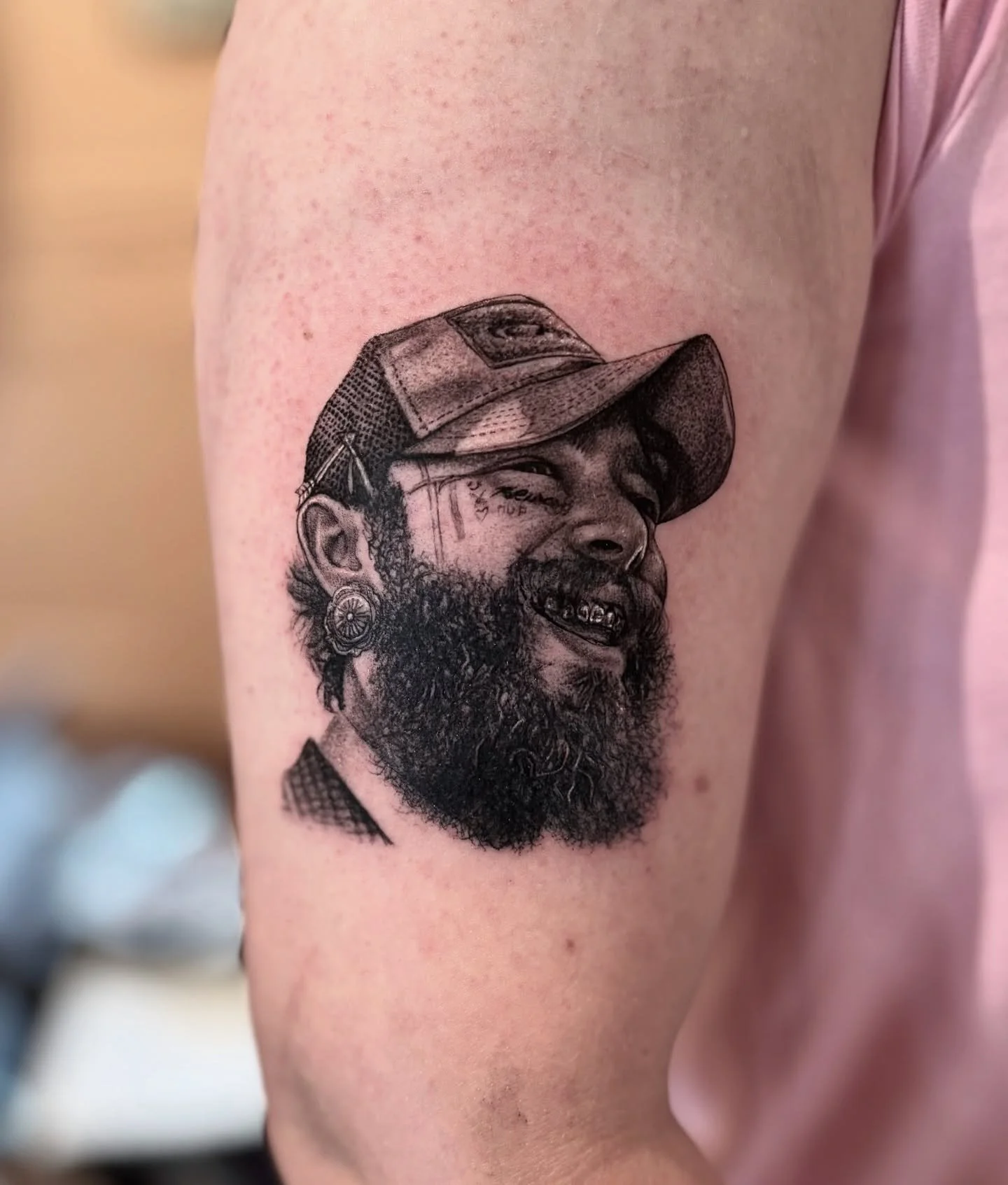 @postmalone 
Done @kyodo.studios 💫 
Also still available in Bristol @nastyfoxtattoo 

.
.
.
#postmalonefans #postmalone #musician #tattoo #postmalonetattoo #portrait #tetbury #tetburytattoo #bristol #bristoltattoo #blackandgreytattoo @killerinktatto