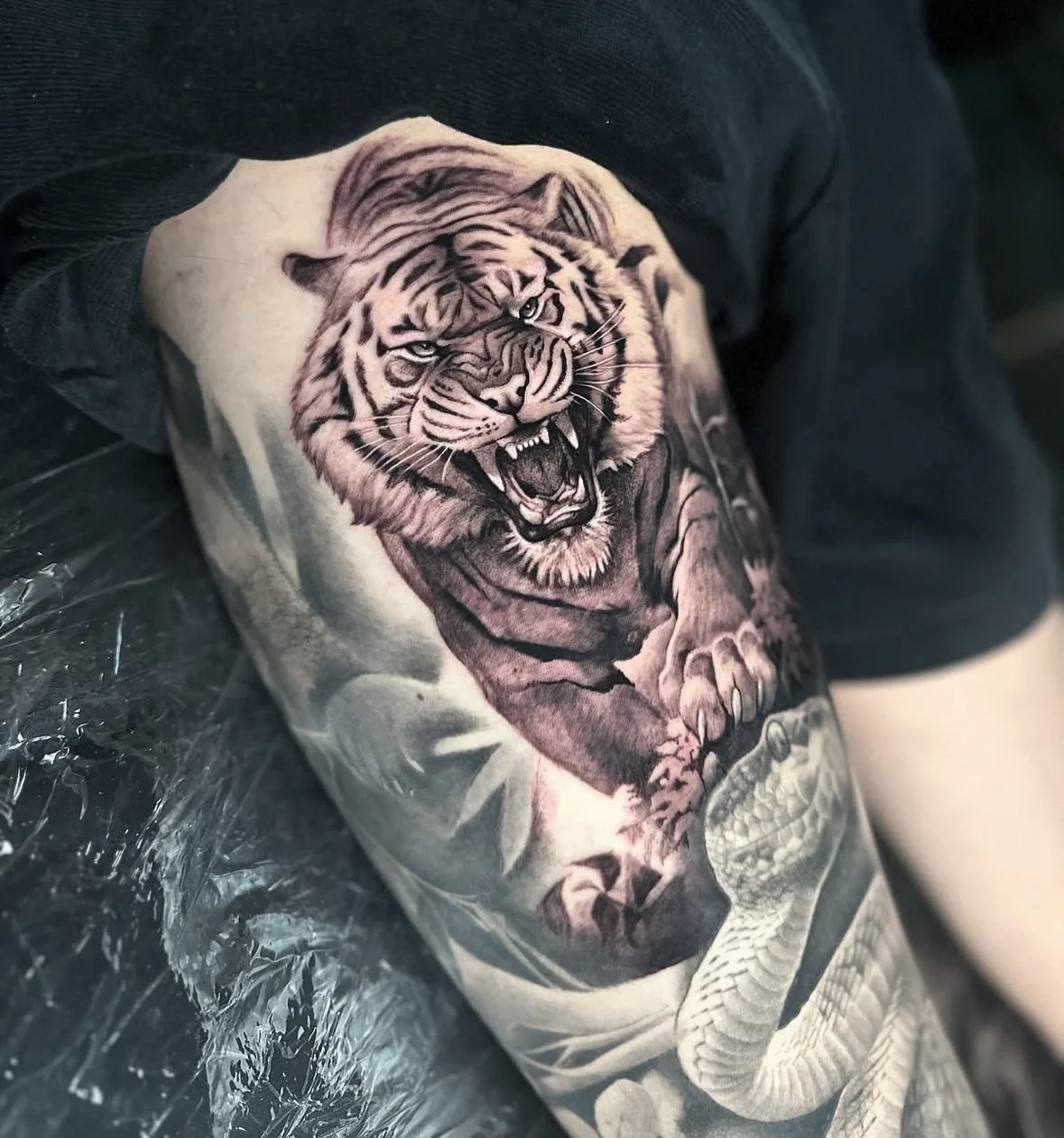 Roaring Lion tattoo. Detailed large scale black and grey leg sleeve tattoo by experienced artist Rose F Tattoo, in Bristol UK but soon to be in Sunshine Coast, Queensland near Brisbane Australia