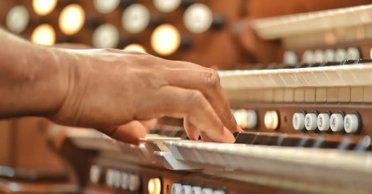 Evensong: A Reflective Vesper Service 