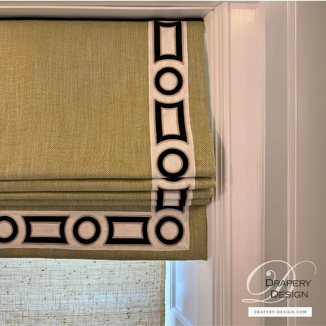 How stunning is this trim on the Roman shade? The mitered corner was expertly executed by our workroom, adding a refined touch to this beautiful design. It&rsquo;s all about the craftsmanship and attention to detail!

Collaborators: @samuelandsons @h