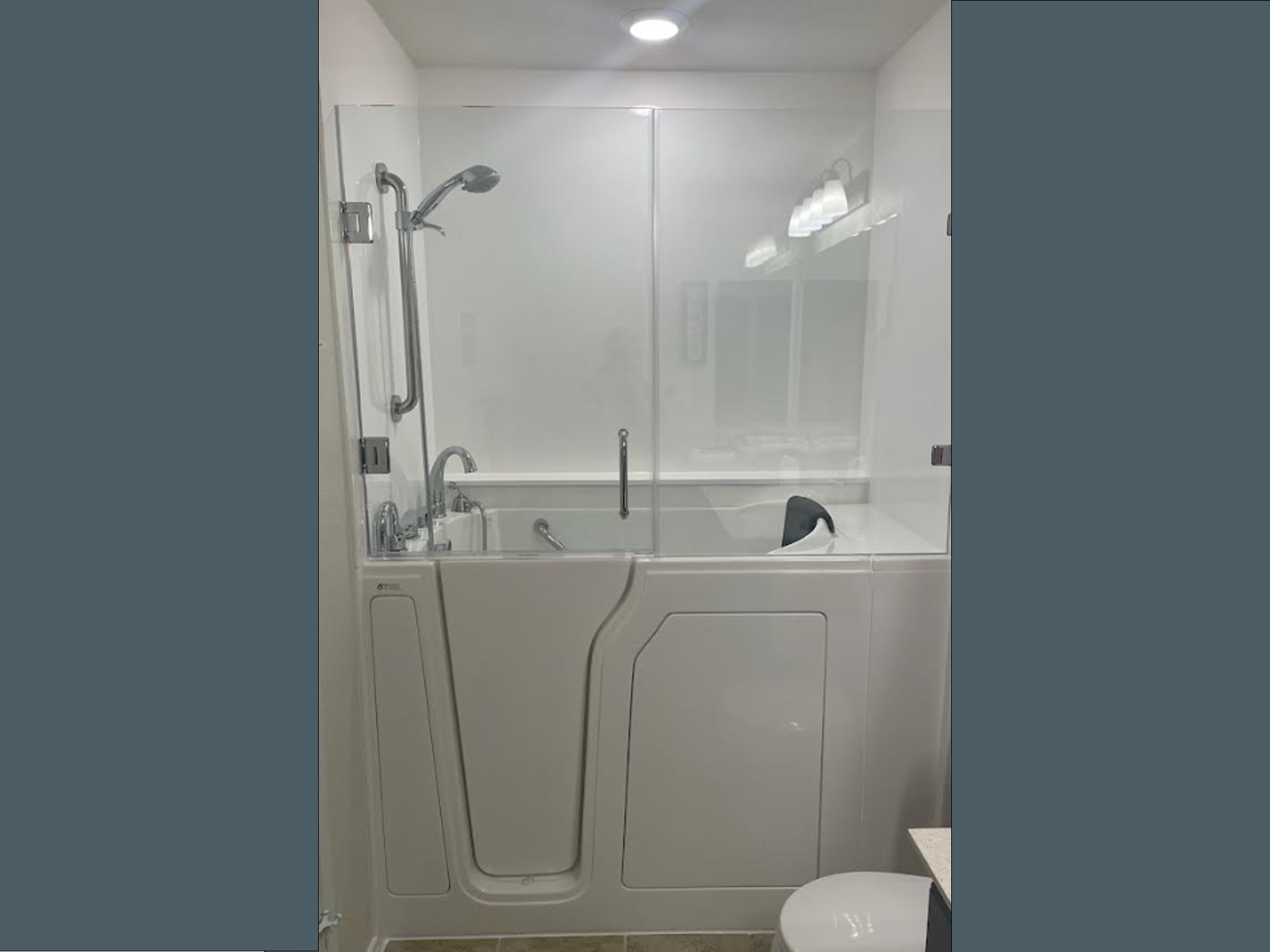 Walk-in-tub bathroom in Central Texas