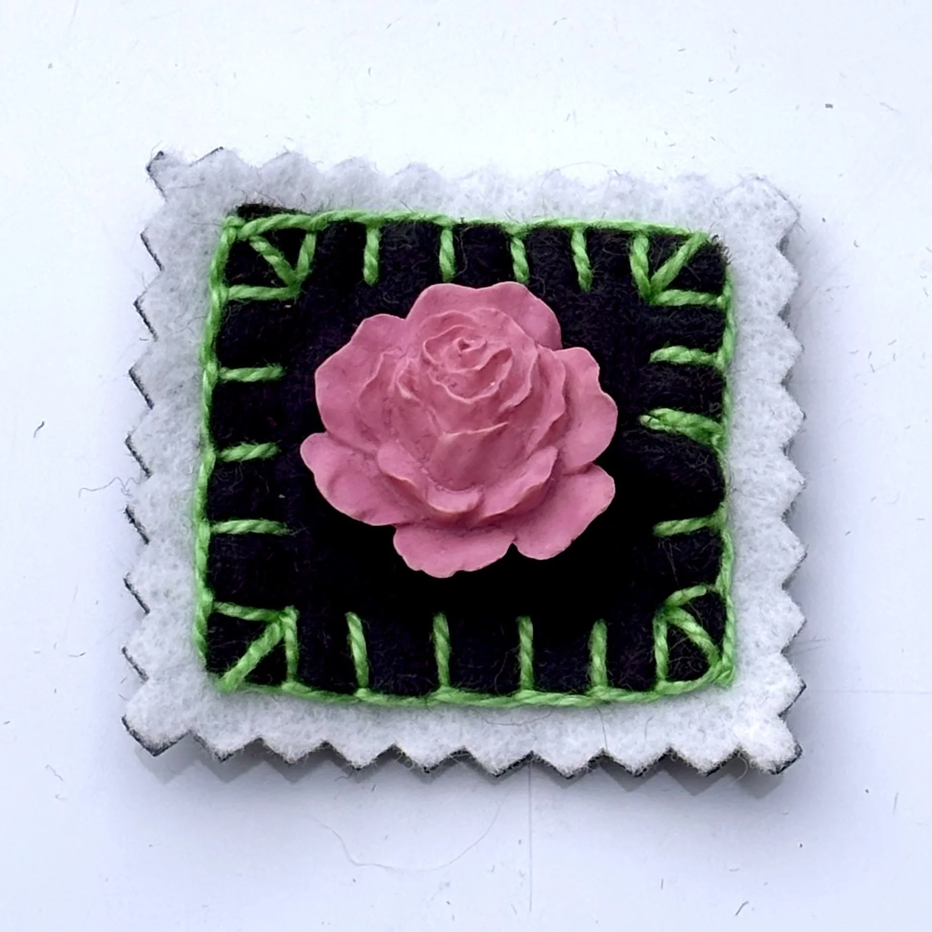 felt magnet- rose button.jpg
