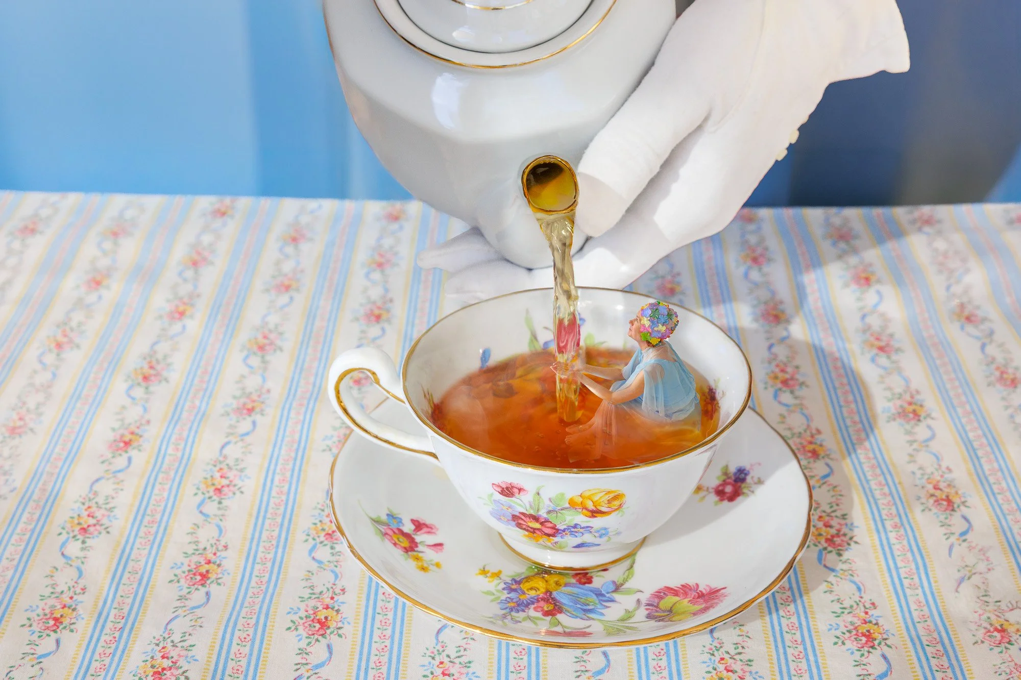 Hostess & Guest-.jpg