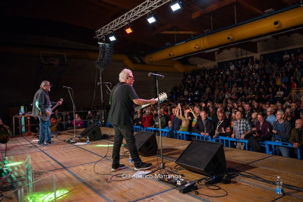 Black Tails - Los Lobos Chiari Electric-21.jpg