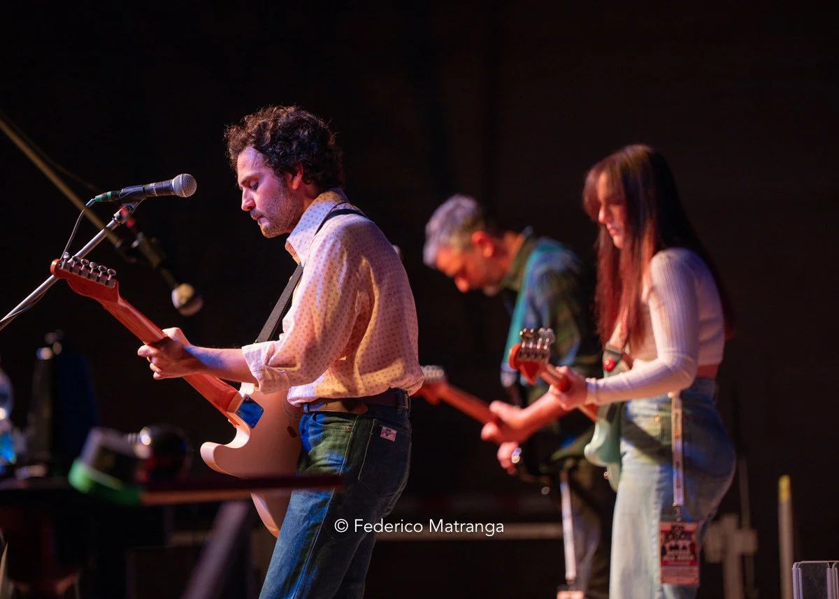 Black Tails - Los Lobos Chiari Electric-6.jpg