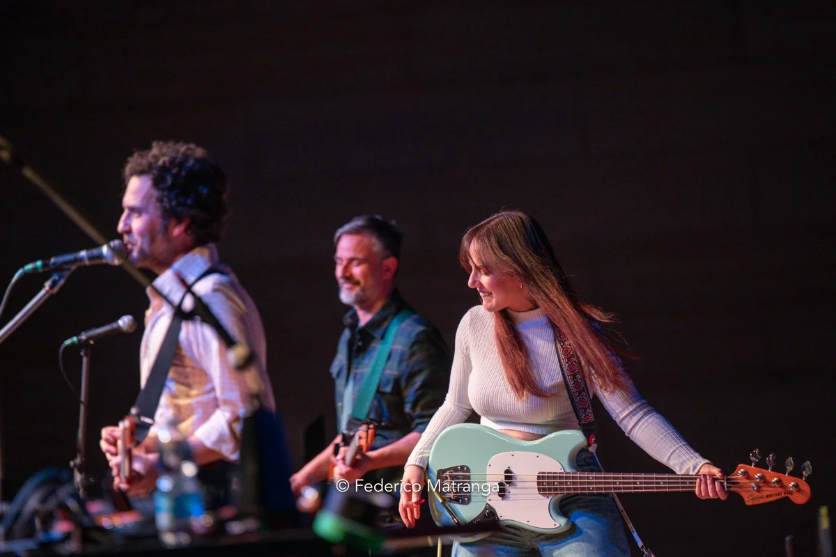 Black Tails - Los Lobos Chiari Electric-10.jpg