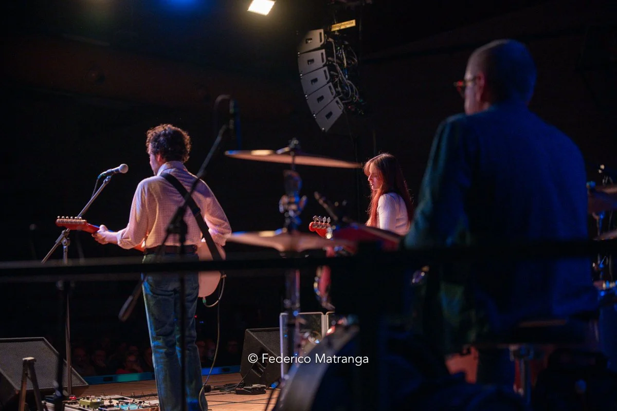 Black Tails - Los Lobos Chiari Electric-4.jpg