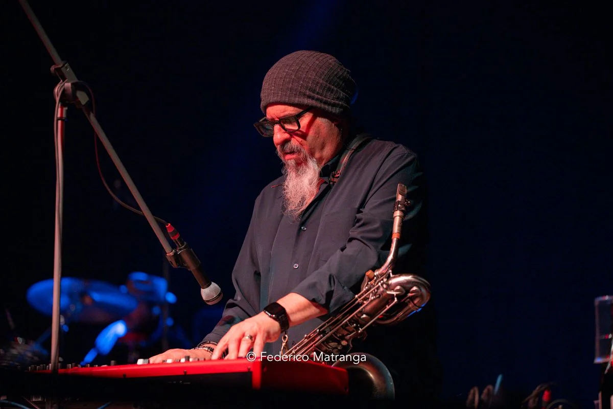 Black Tails - Los Lobos Chiari Electric-16.jpg