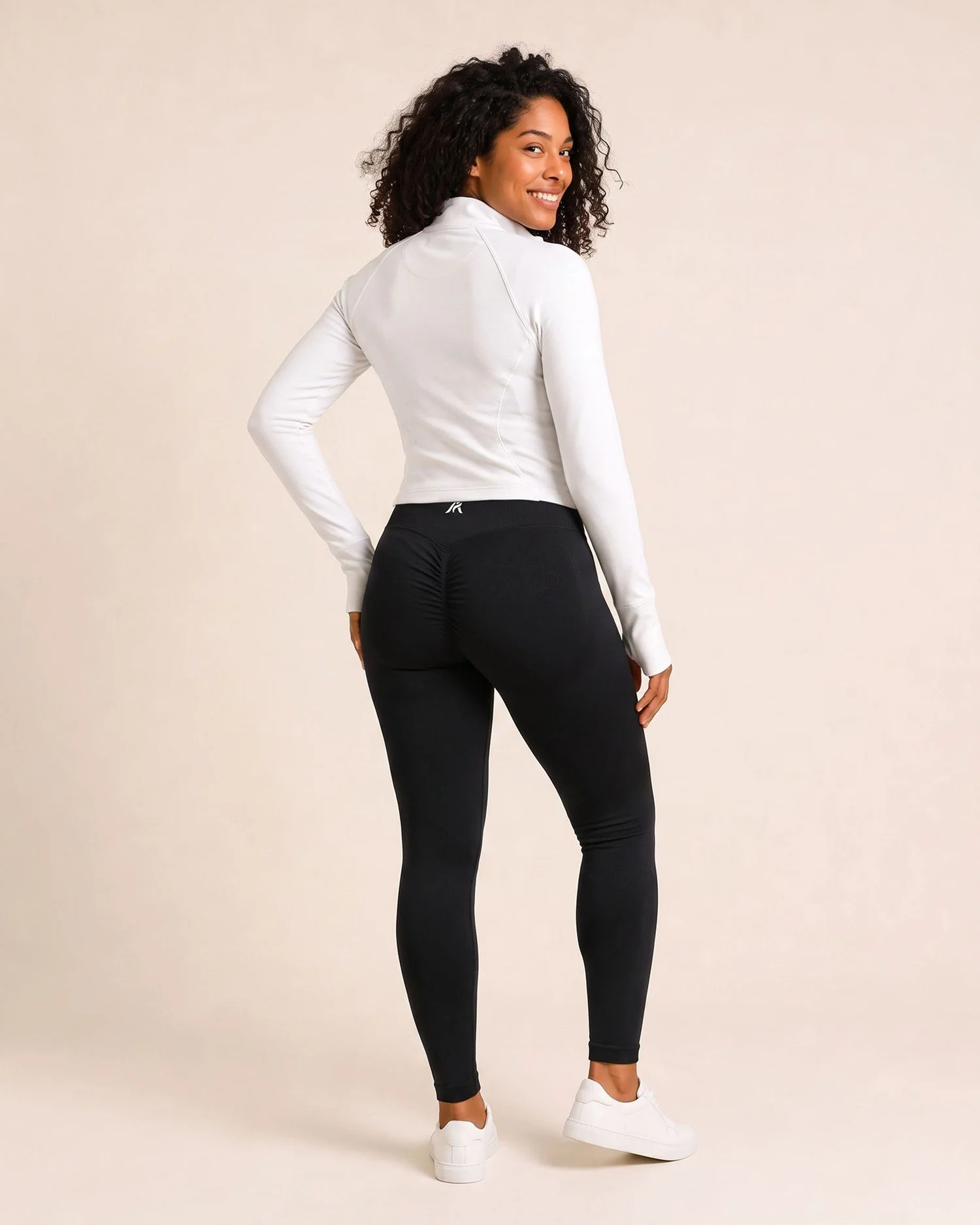 aestheticfit-pulse-half-zip-white-02.jpg