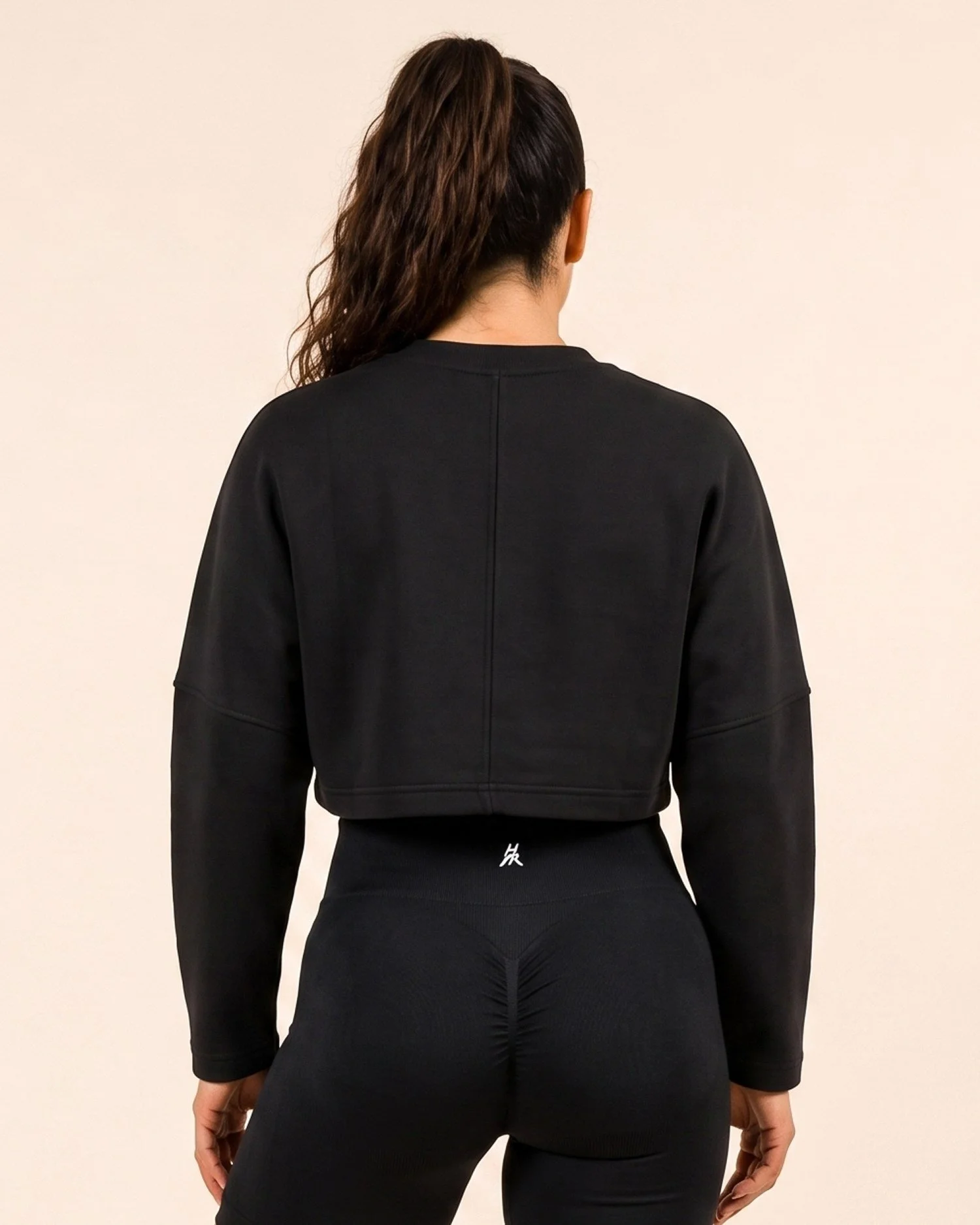 aestheticfit-clubhouse-cropped-pullover-black-04.jpg