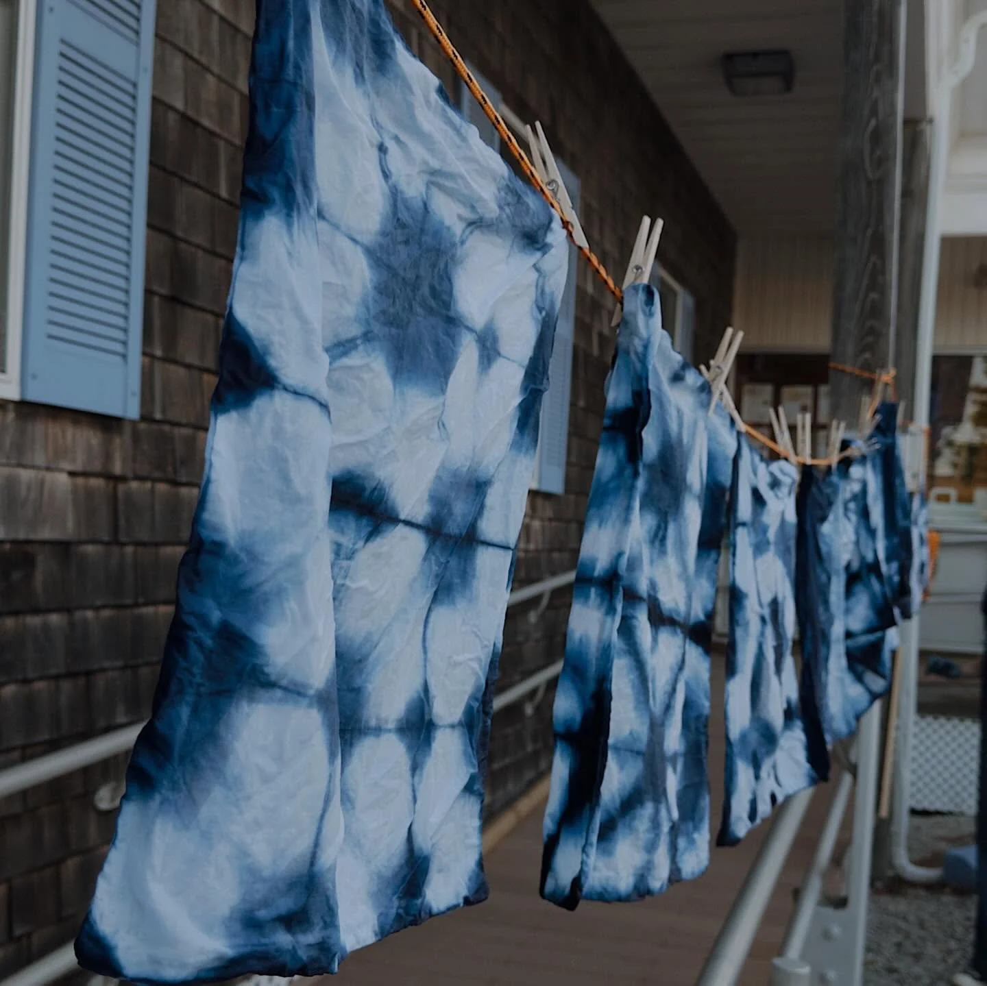 What a lovely evening of indigo dying at Sea to Believe with Isabel and Roy from @thefeltedacorns on Friday!