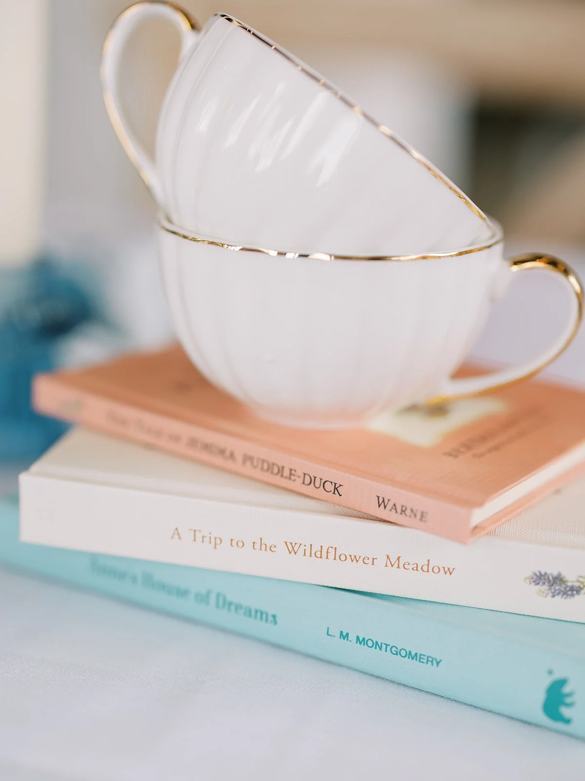 Tablescape Decor with Books.JPG