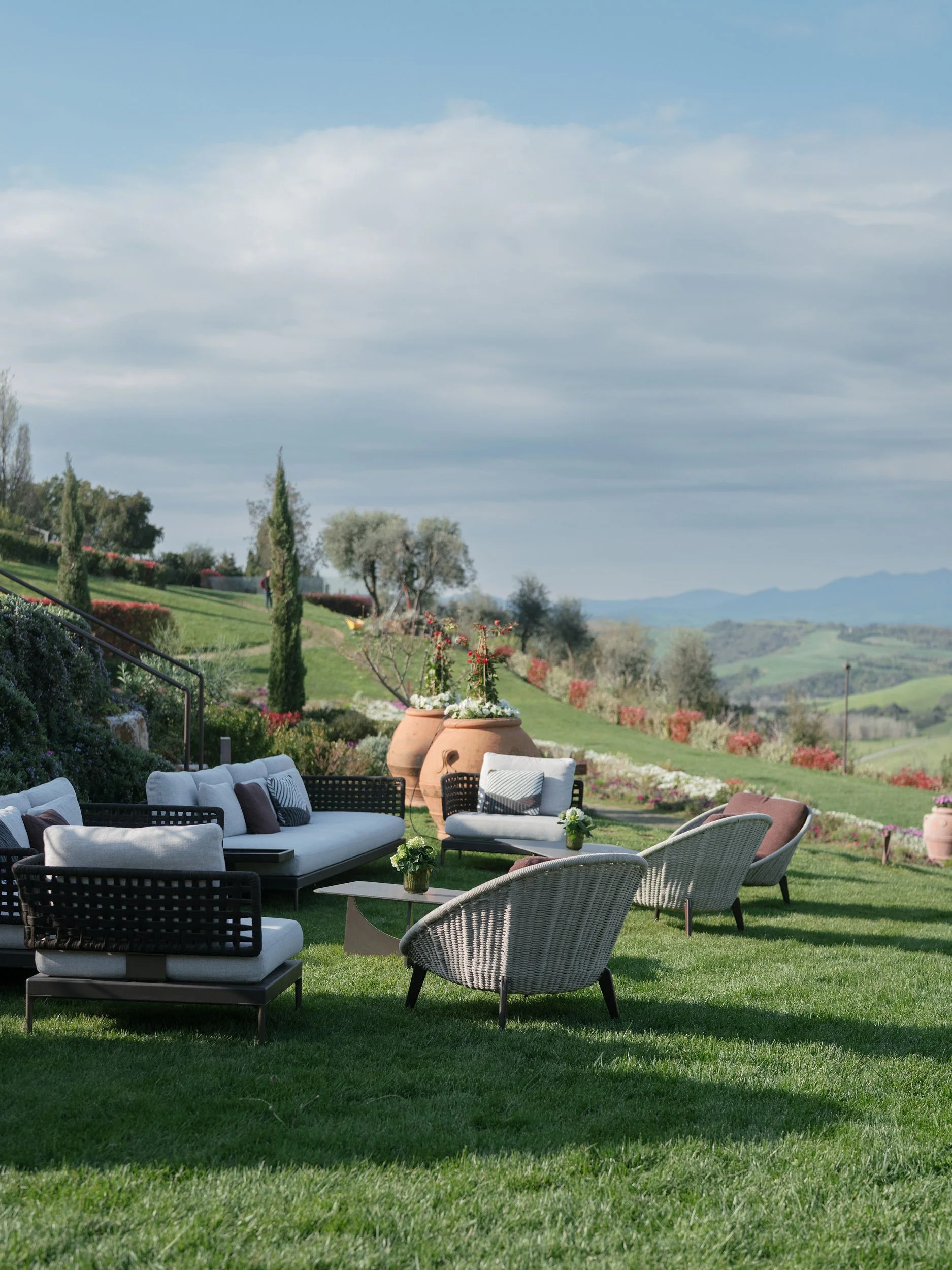 CorbinGurkin_Engage25Tuscany_RegistrationDecor_0009.jpg