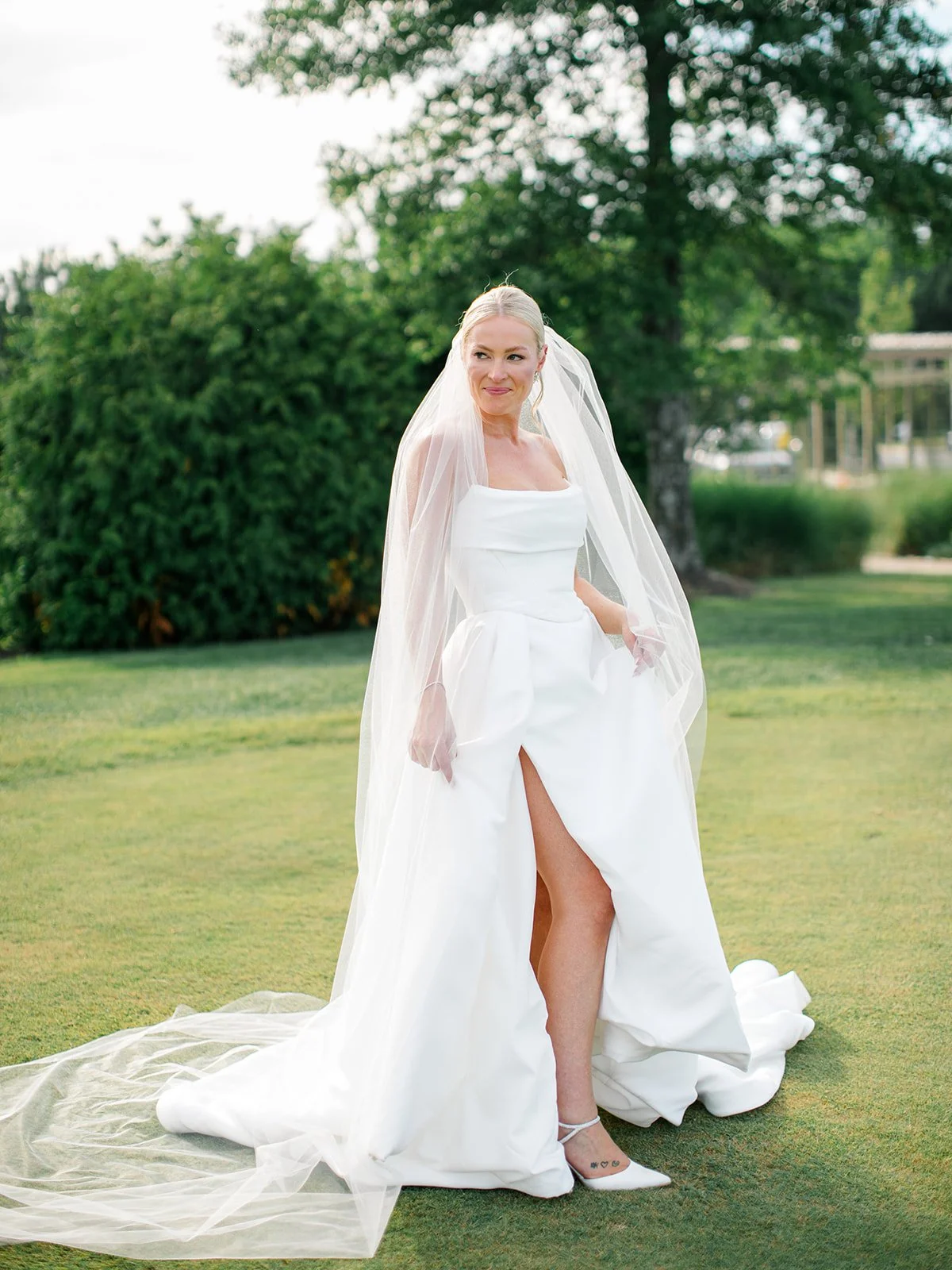 Bridal Moment with Shelby at Bayside CC.jpg