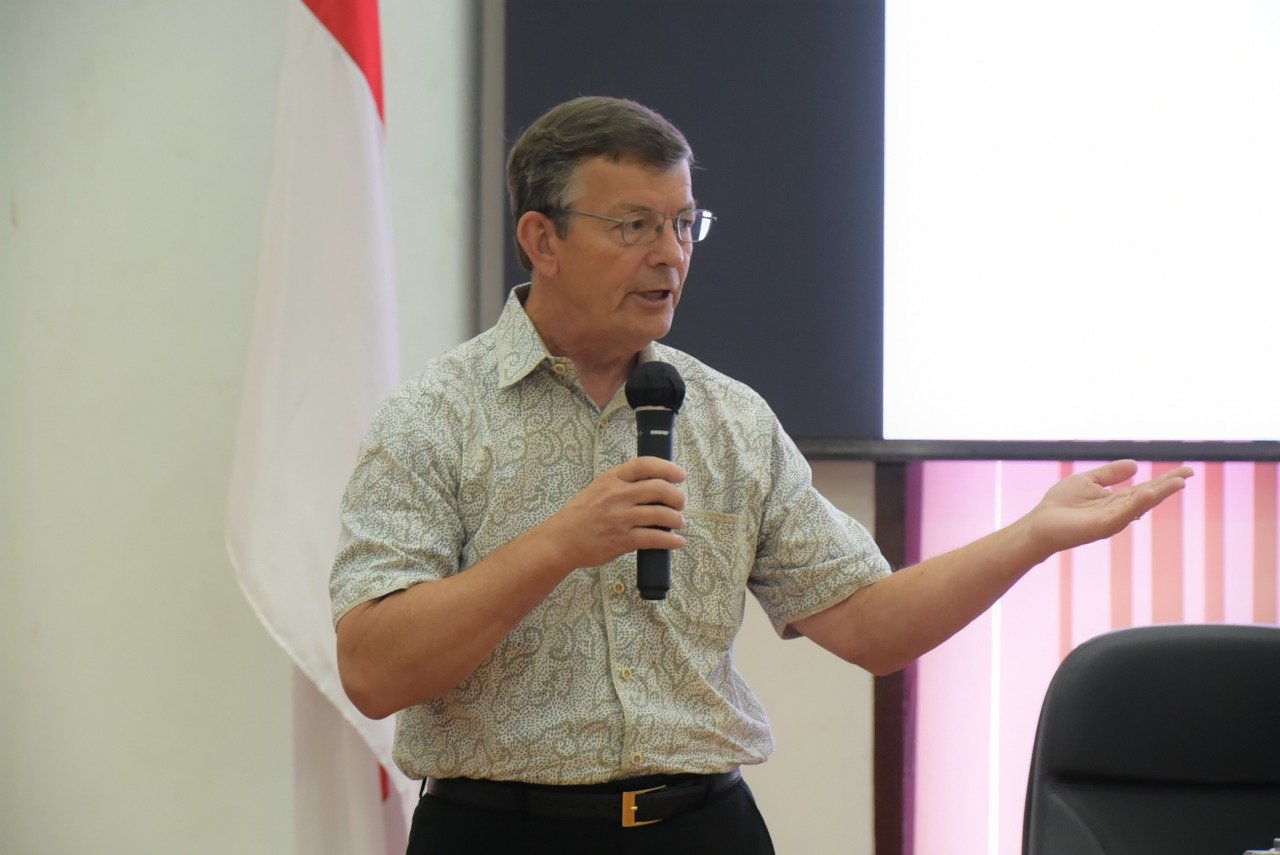 Picture of the President of Assessment Advantage speaking to a client group