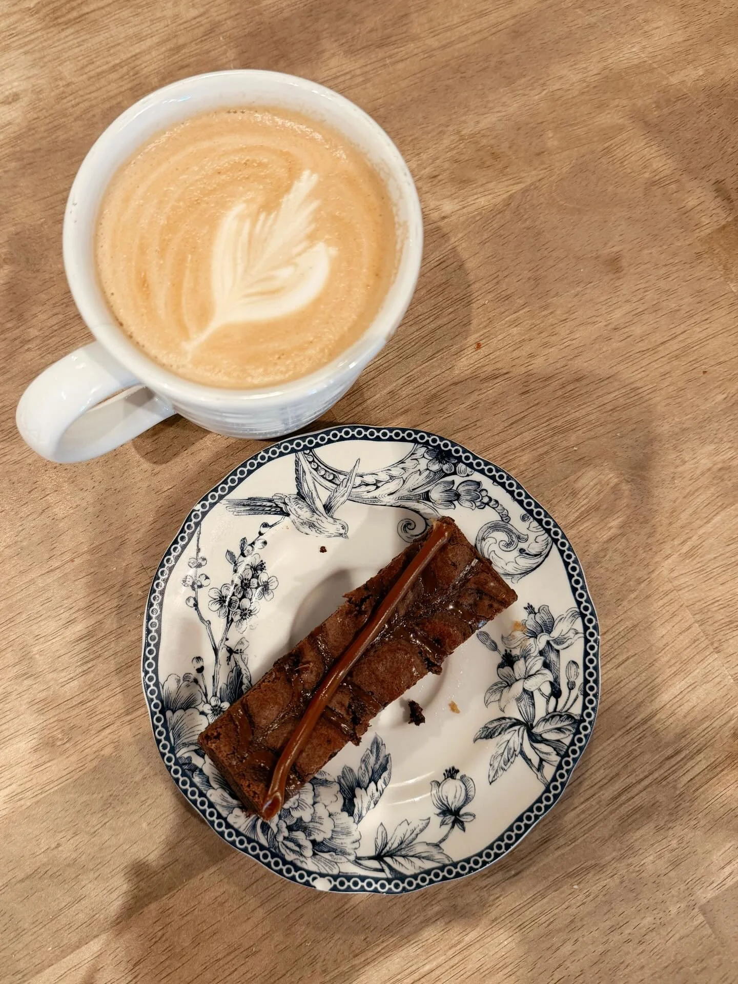 Little coffee break at Maman ☕✨🥐 #travelandbrew #maman #coffeemoments #coffeeshopvibes #sweettreat