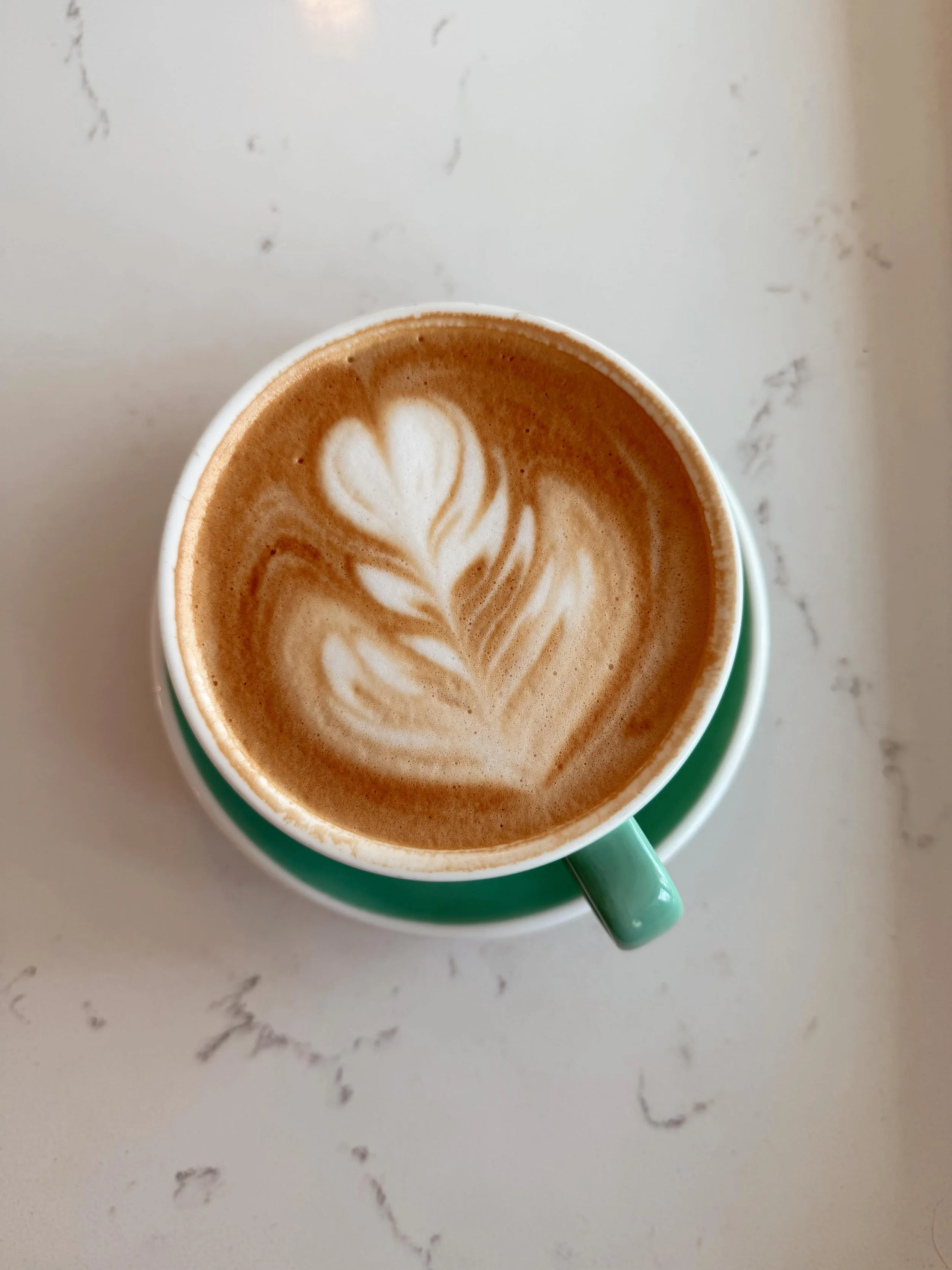 Nothing complicated, just a really good latte and a raspberry lemon scone ✨☕️ #travelandbrew #portsalerno #gilbertscoffeebar #coffeeculture #latte