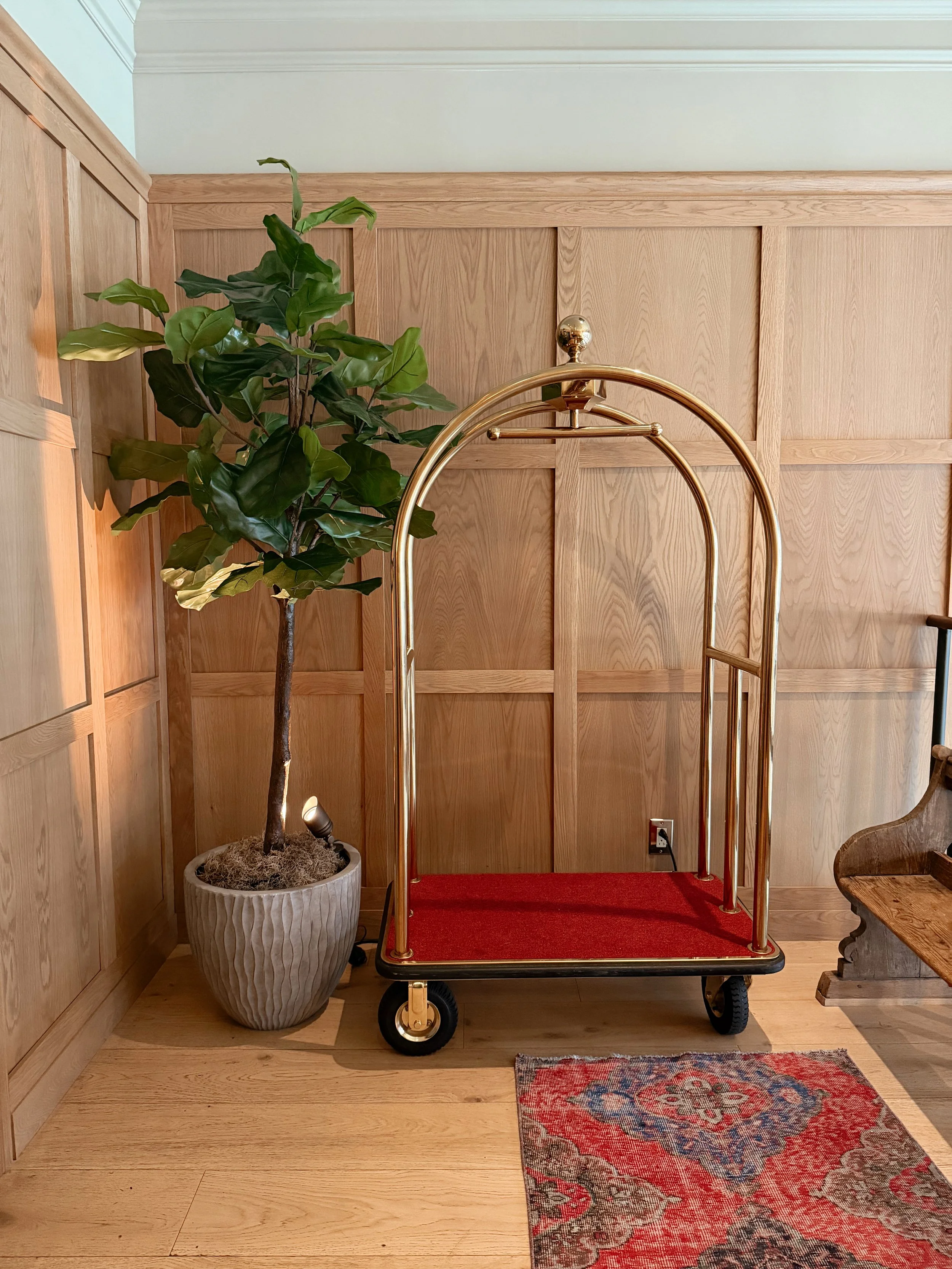 A Traveler’s Guide to Effortless Hotel Check-Ins &amp; Check-Outs