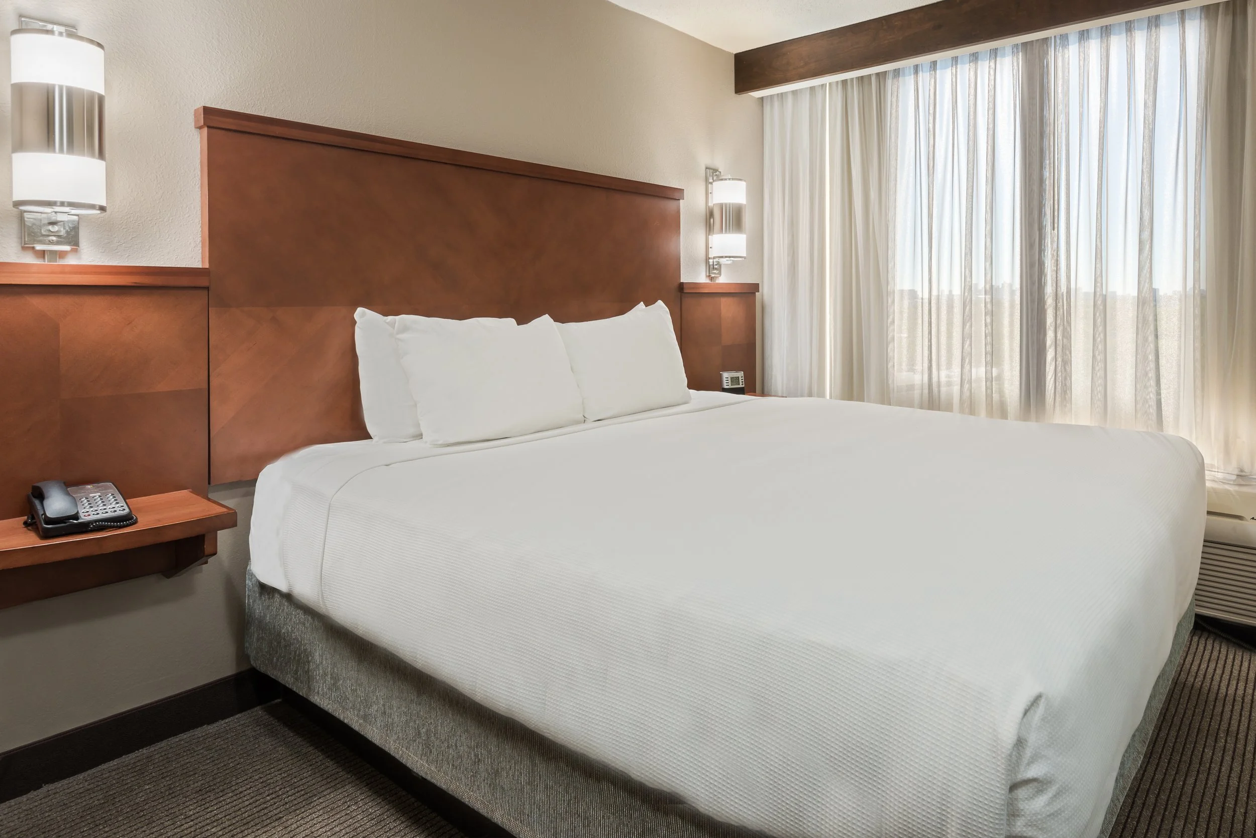 Hyatt-Place-Boston-Medford-P016-Standard-King-Room.jpg