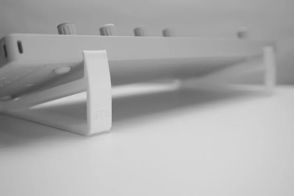 op1 stand crlcrrll 4.webp