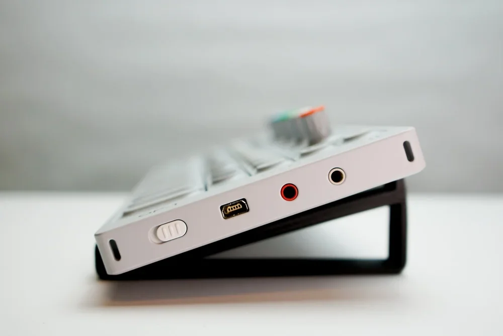 op1 stand crlcrrll 6.webp