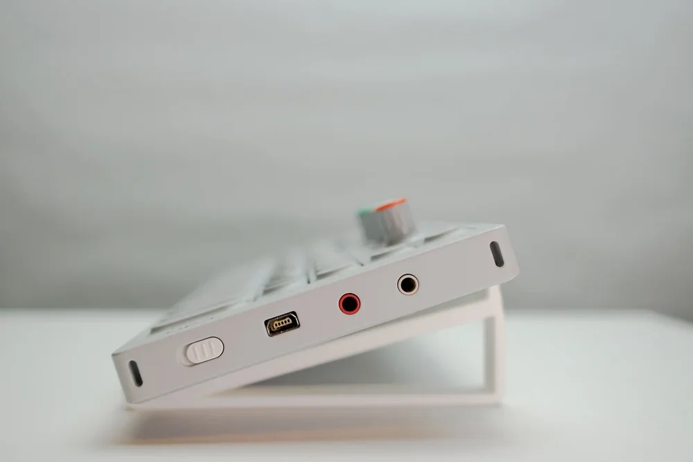 op1 stand crlcrrll 2.webp