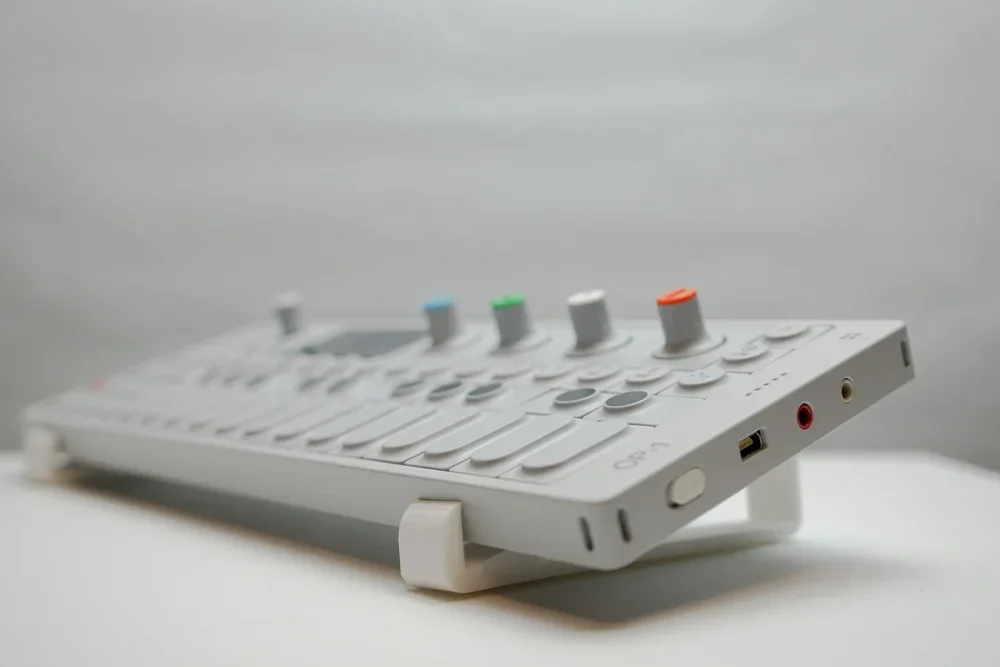 op1 stand crlcrrll .webp