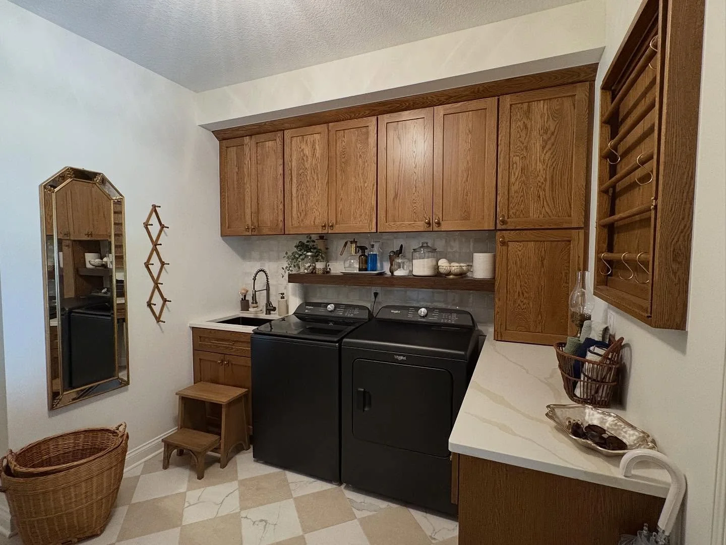 This Laundry room was so fun to see come together. So much functionality from the pull out ironing board to the drying rack that folds away. Such a classy design and beautiful finish! 

A big shout out to @fiveguyspainting , @customtilejames , and @w