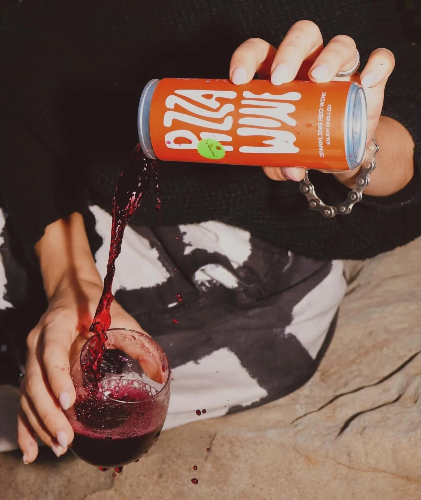 its feb 14. whatever you do today, drink your bubbles, drink your reds.

#pizzawine #bubbles #valentines #wine