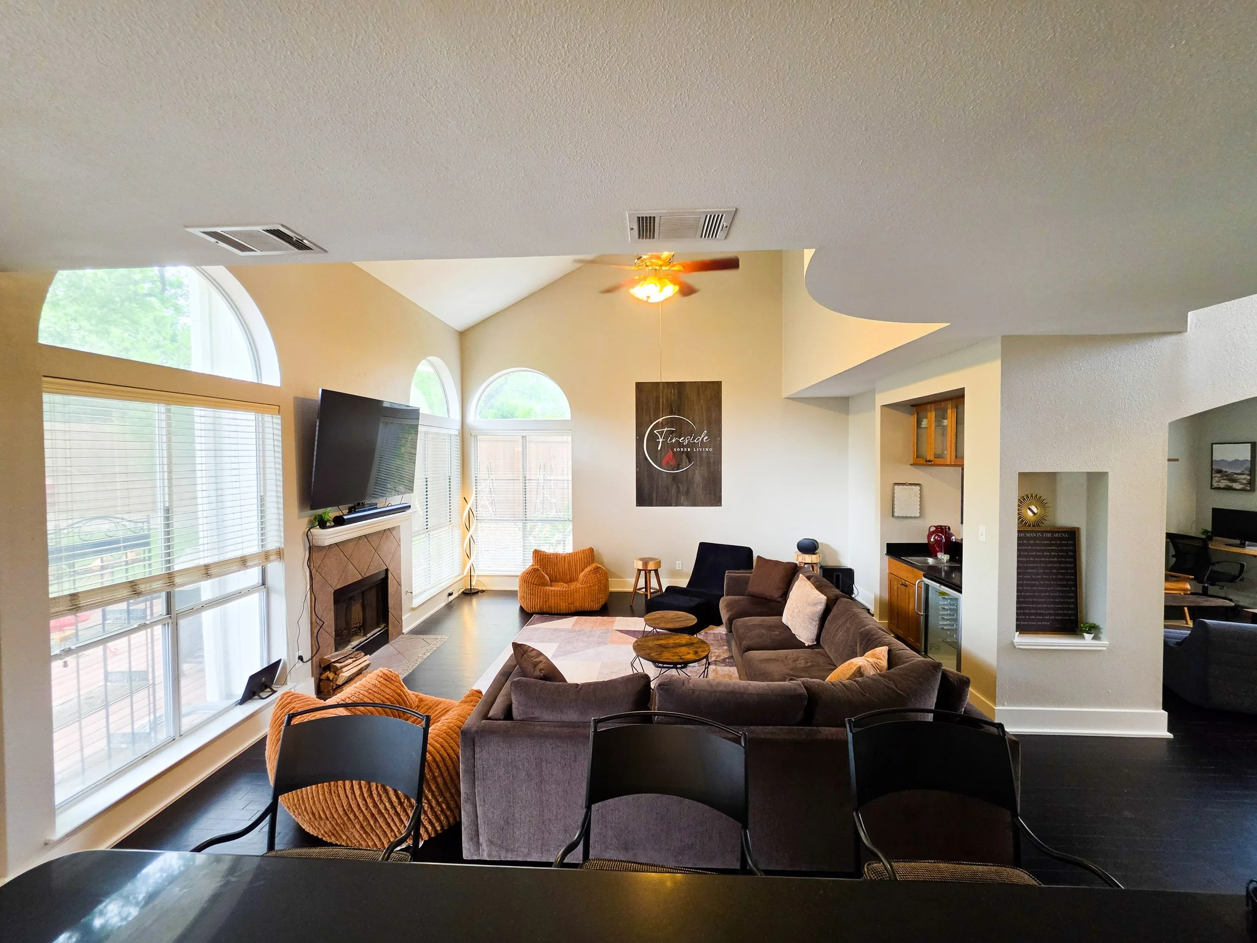 An open floor plan at the Fireside house. Fireside Sober Living offers alternative, non-AA, non-traditional, AA, and traditional program modalities.