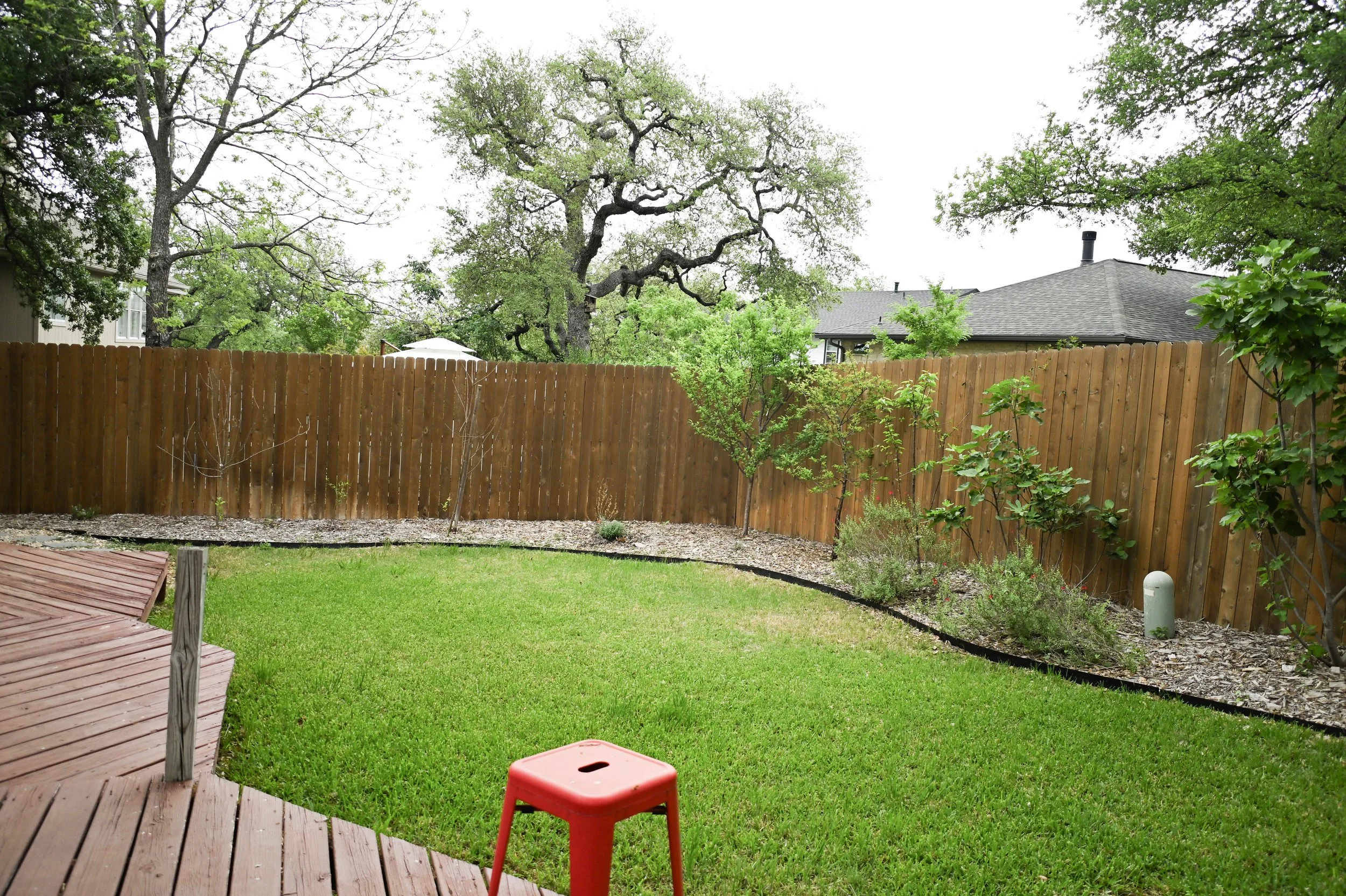Backyard with plenty of space to relax and practice holistic wellness modalities at Fireside Sober Living.