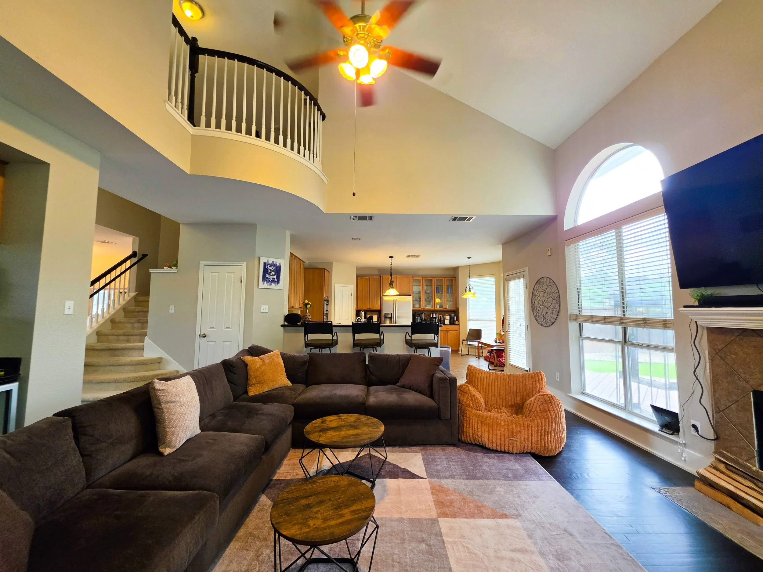 Additional view of our spacious living room. Fireside Sober Living offers alternative, non-AA, non-traditional, AA, and traditional program modalities.
